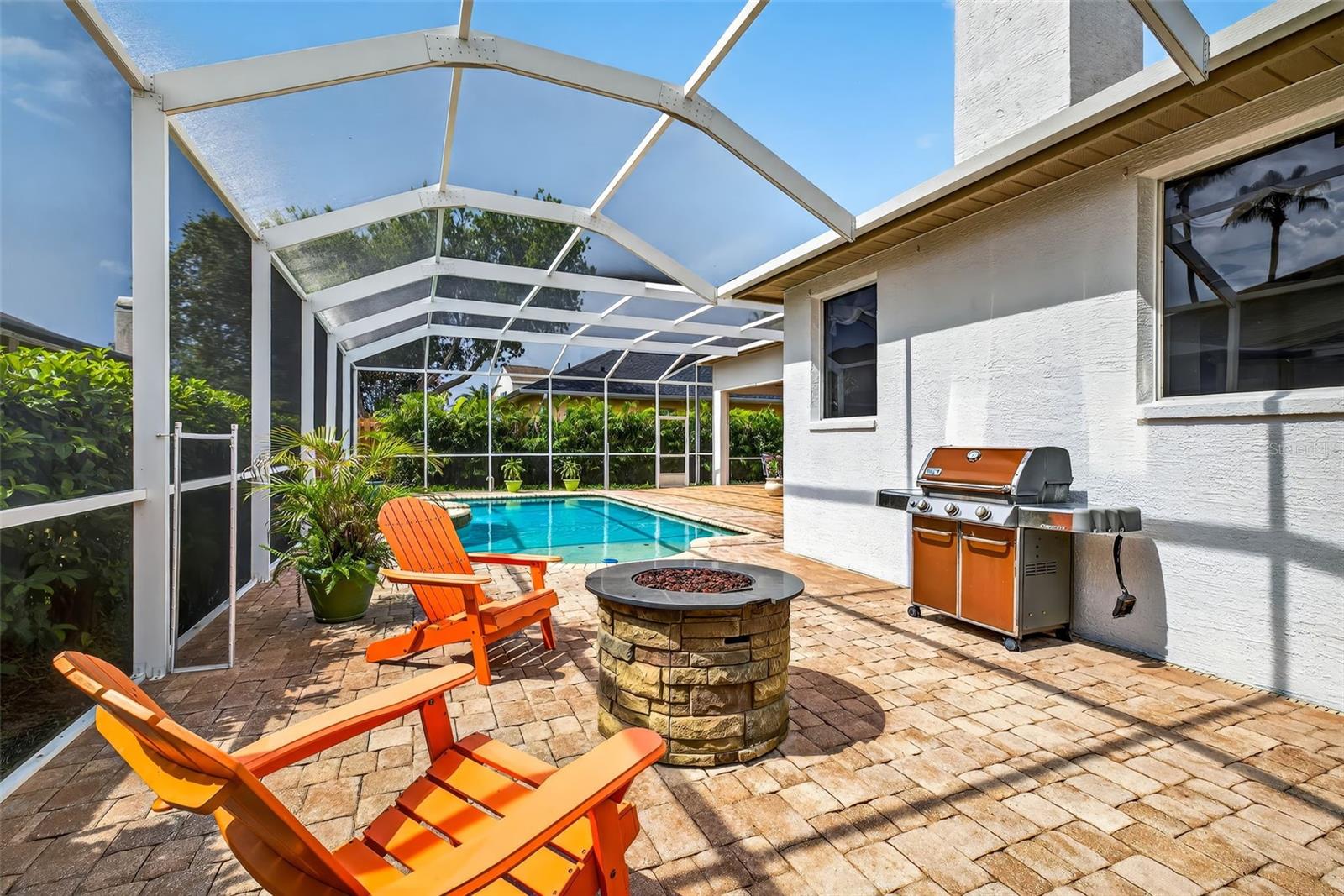 Spacious screened pool lanai