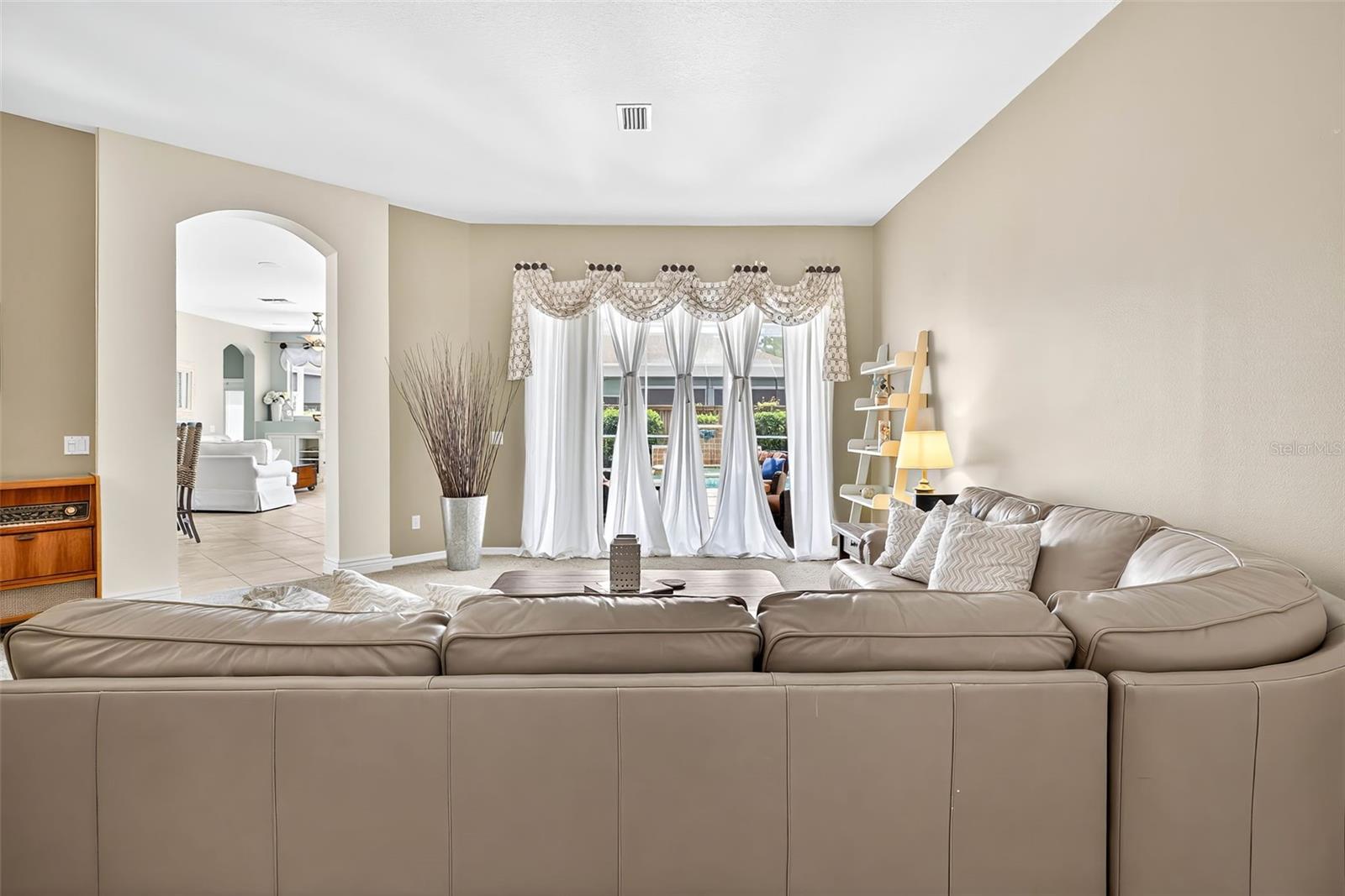 Spacious living/dining area
