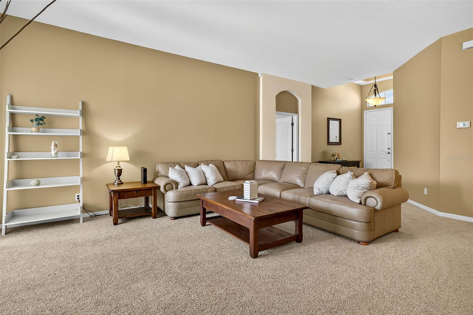 Spacious living/dining area