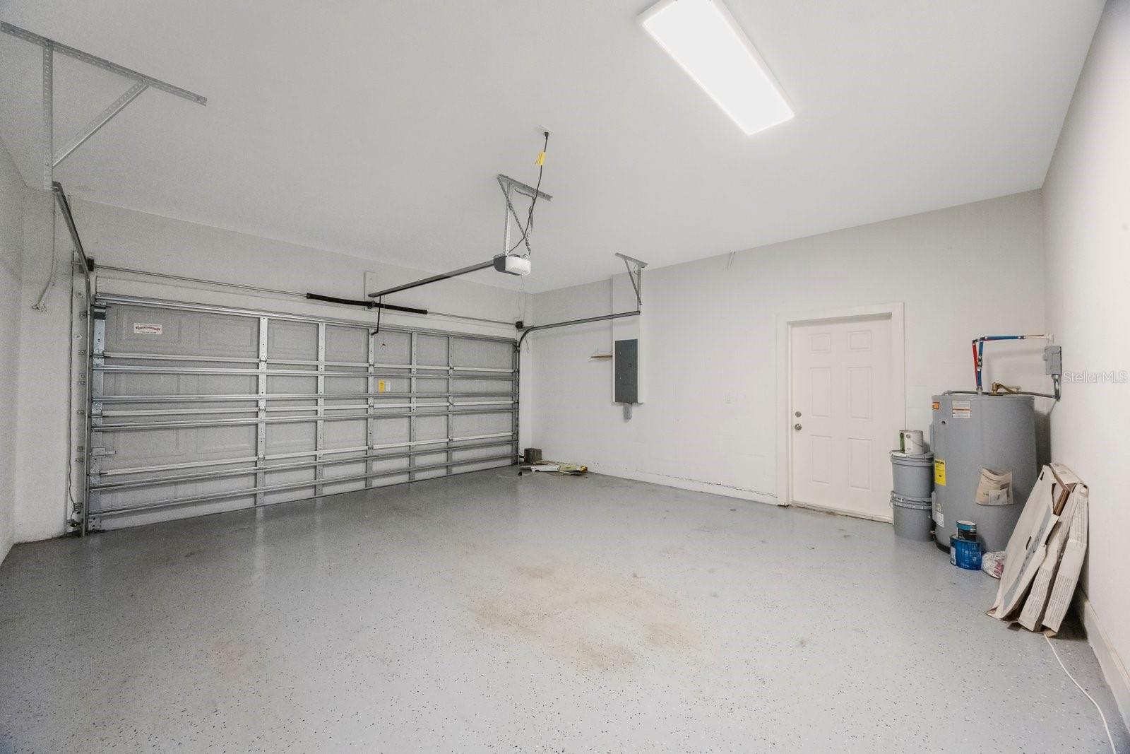 Large garage space with direct access to the backyard