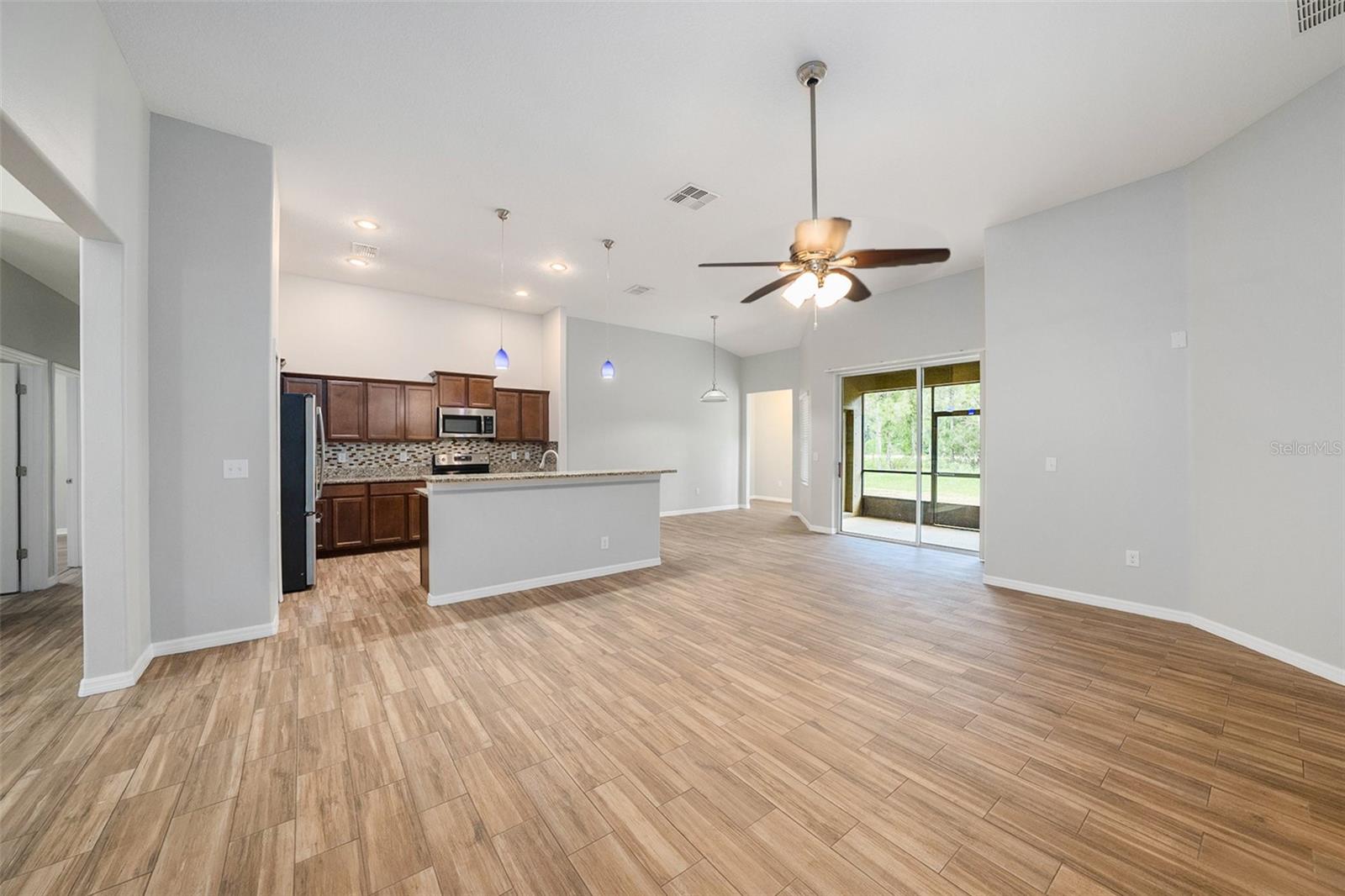 12117 Streambed Drive, Riverview FL 33579 - Triple Creek - Family room/Kirchen