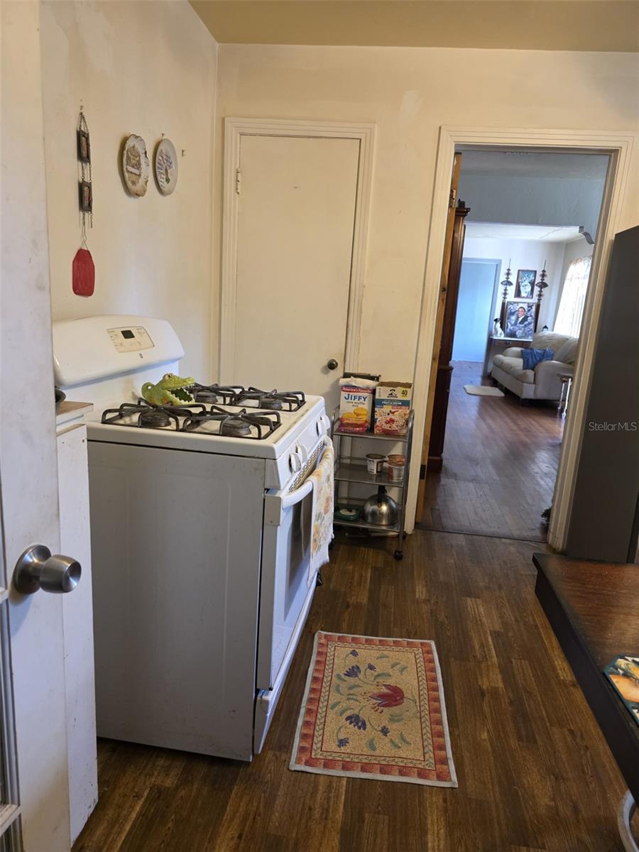 Kitchen stove