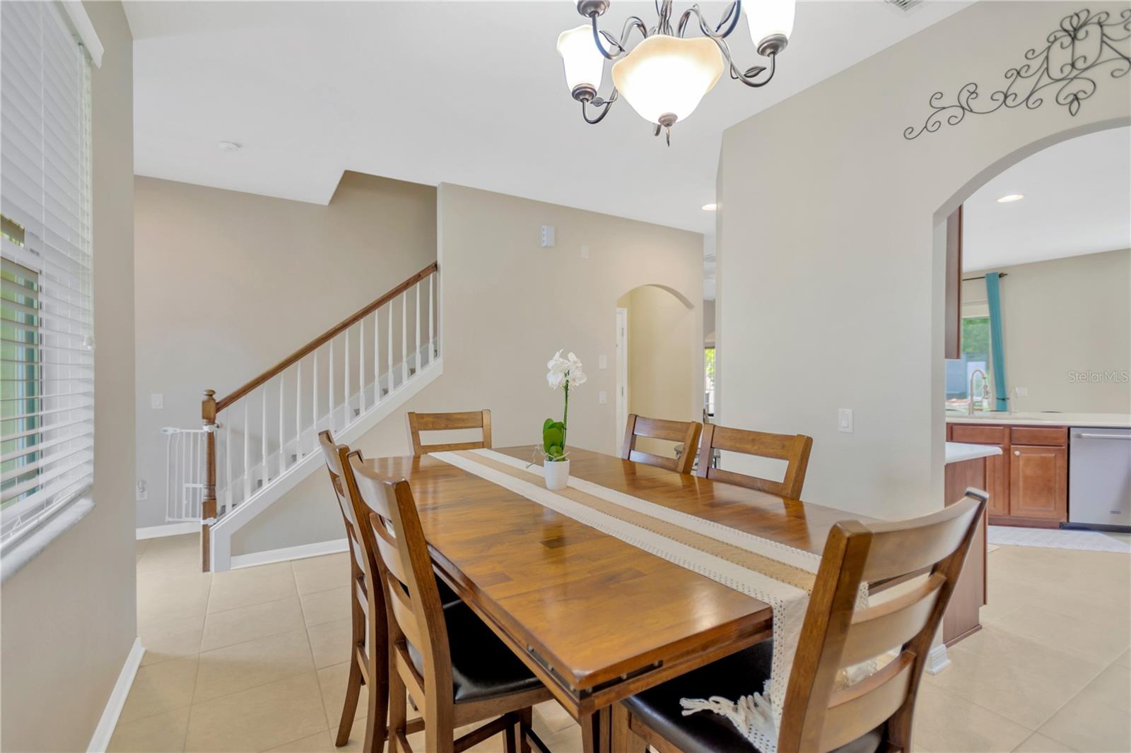 Formal dining/flex room