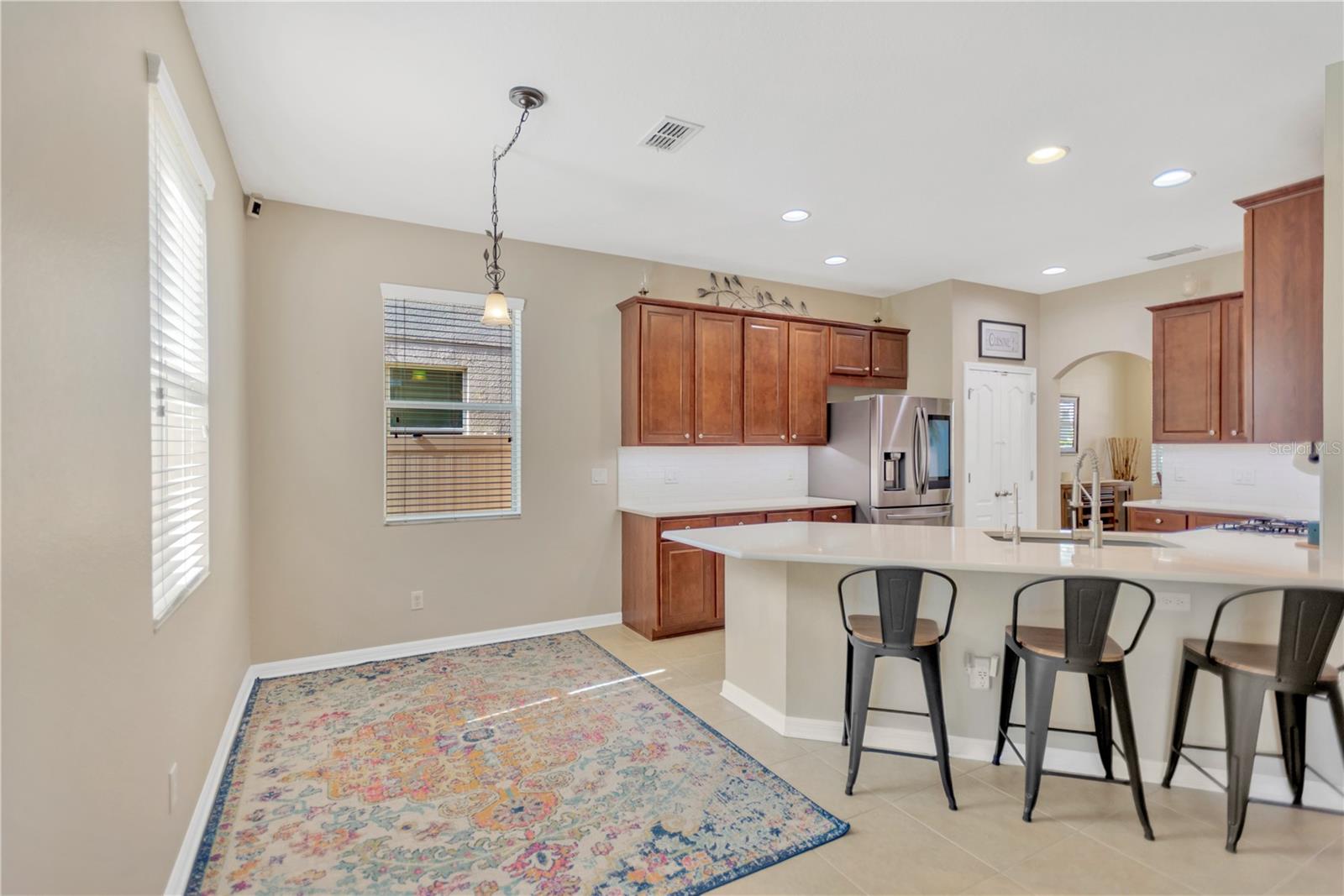 Kitchentte/breakfast nook.