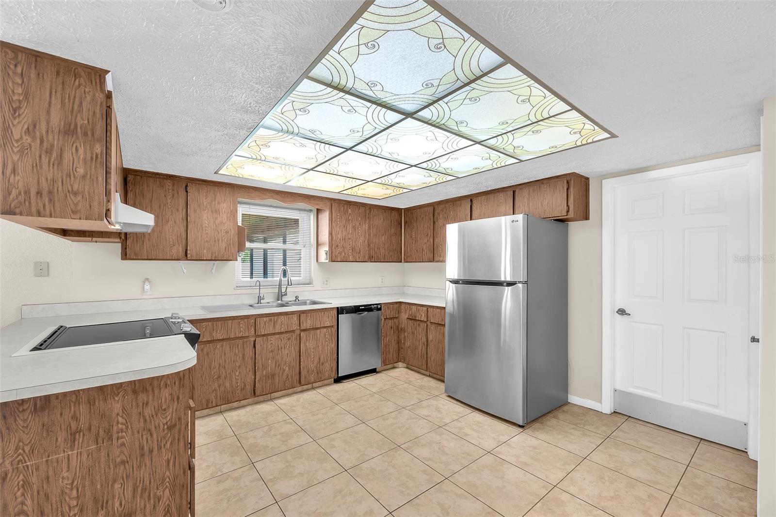 This efficient eat-in kitchen is a functional space with stainless steel appliances including a new range is ready to be transformed into your dream kitchen with your personal touch.
