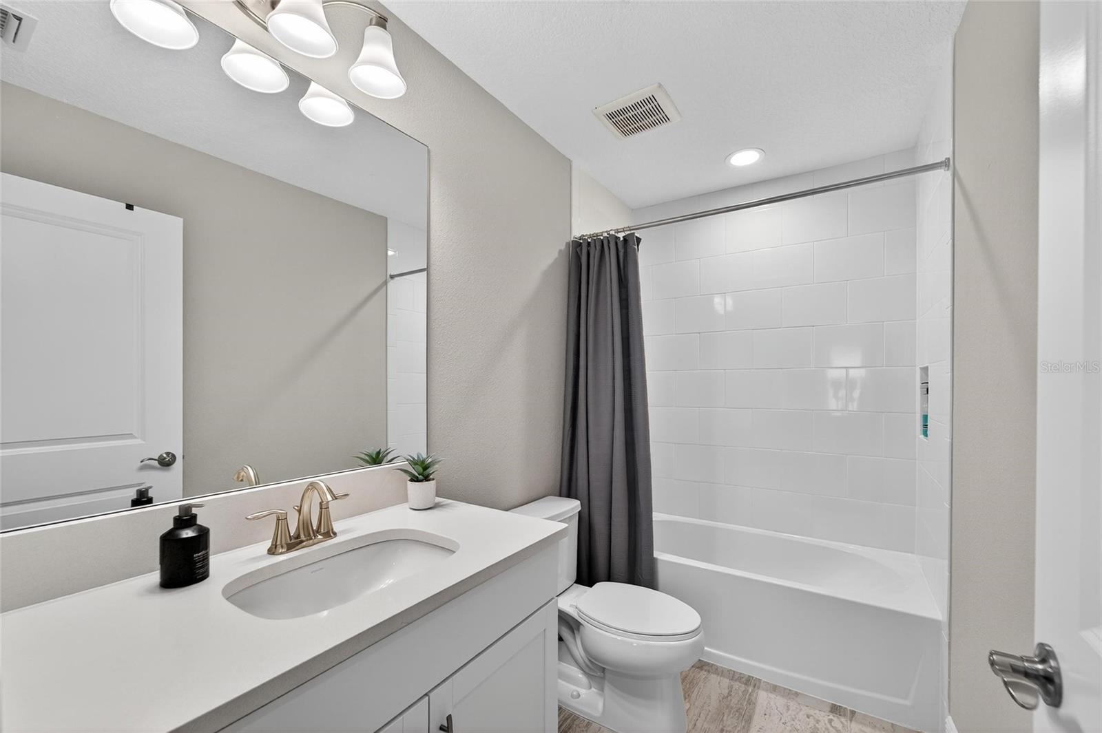 Upstairs Full Bath