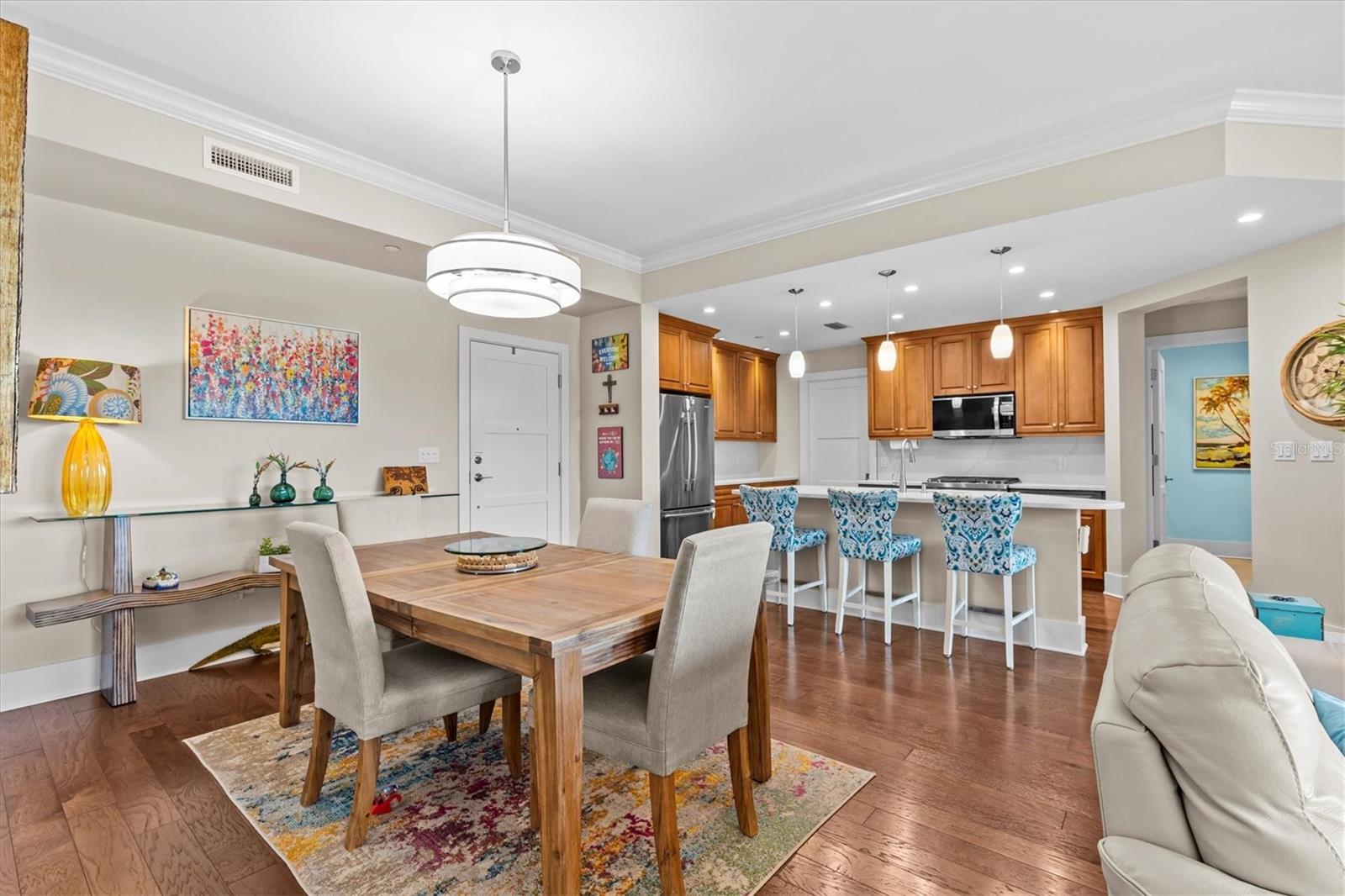 Open Floor Plan to Guest
