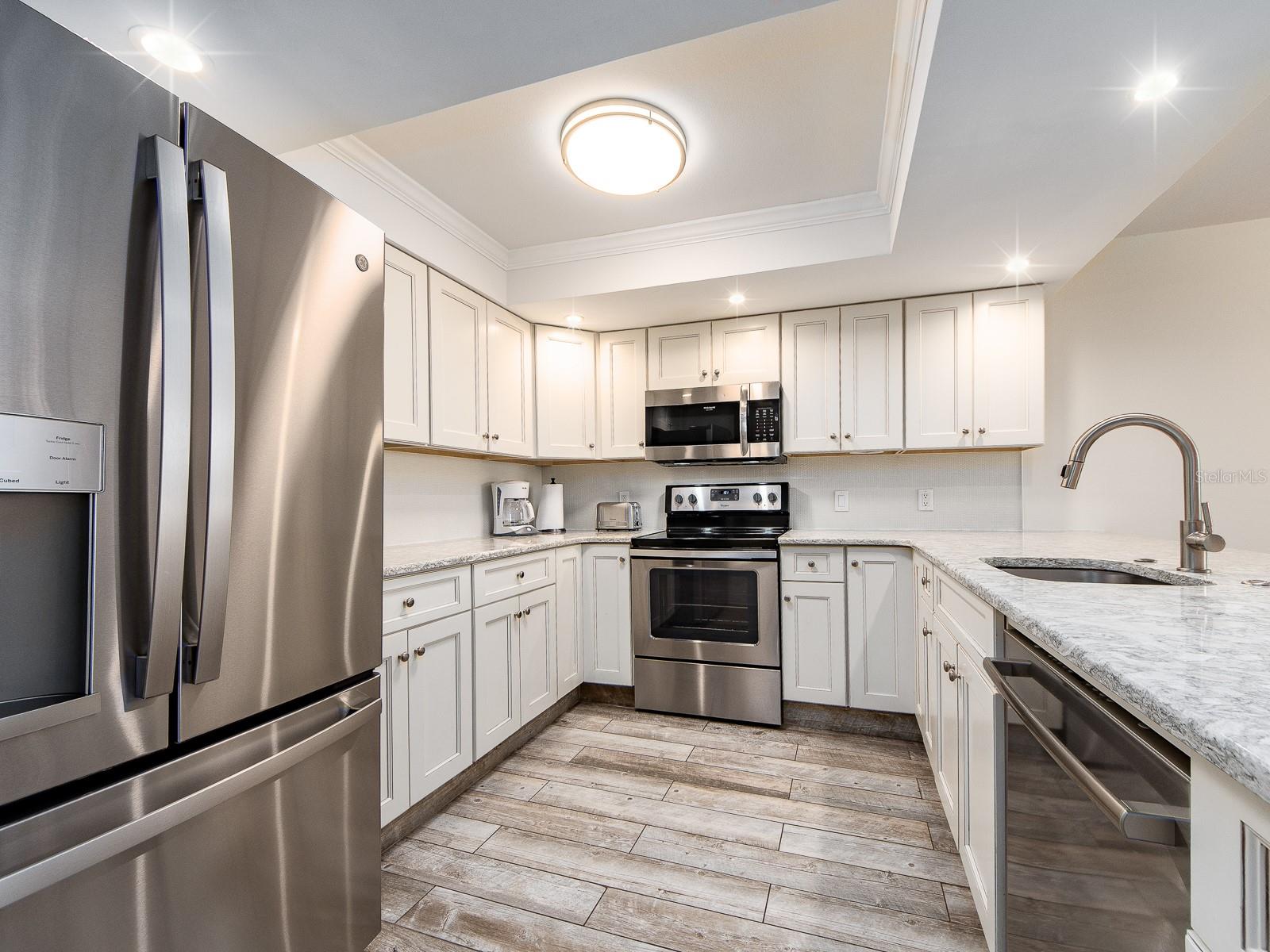 Full kitchen