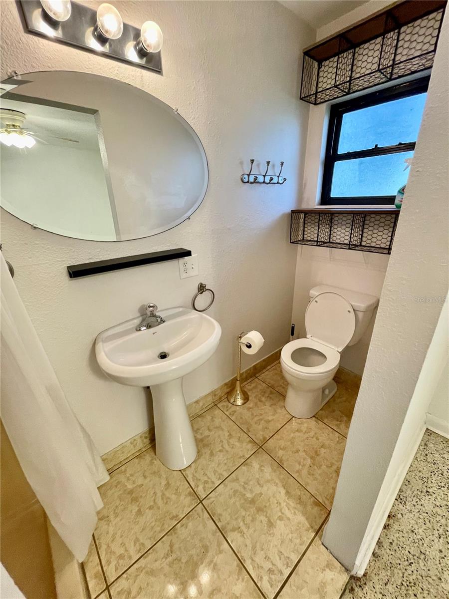 En-suite bath with walk-in shower