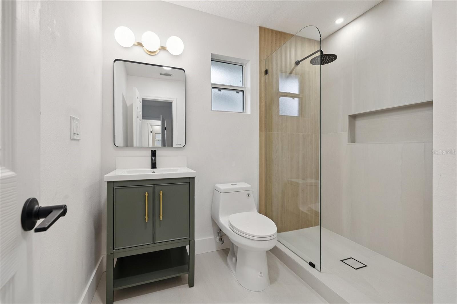 Guest Bed/Second Primary Suite Bath