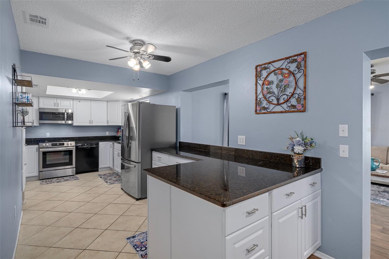 Kitchen bar