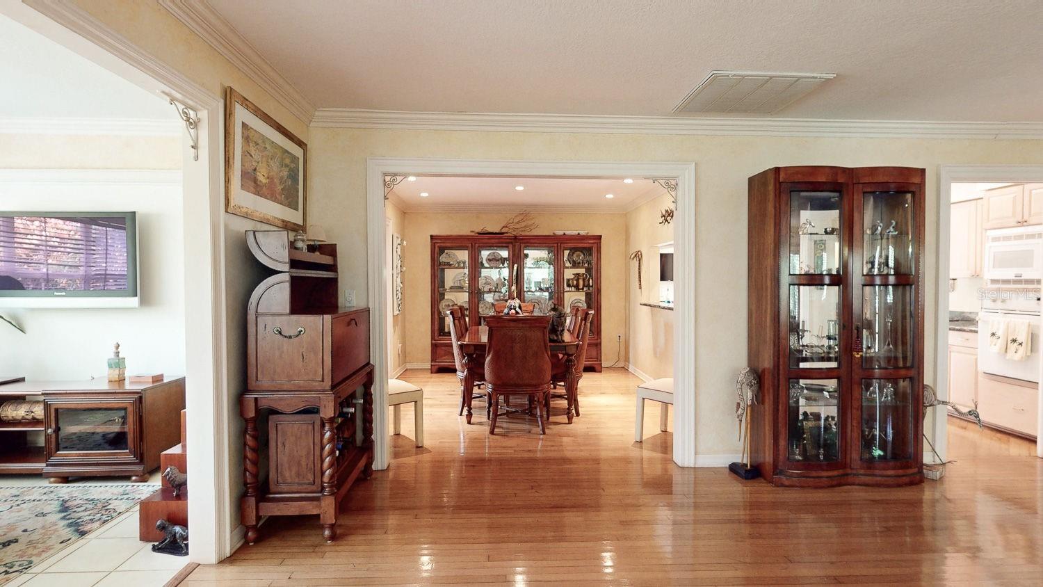Kitchen/dining/family room entrance