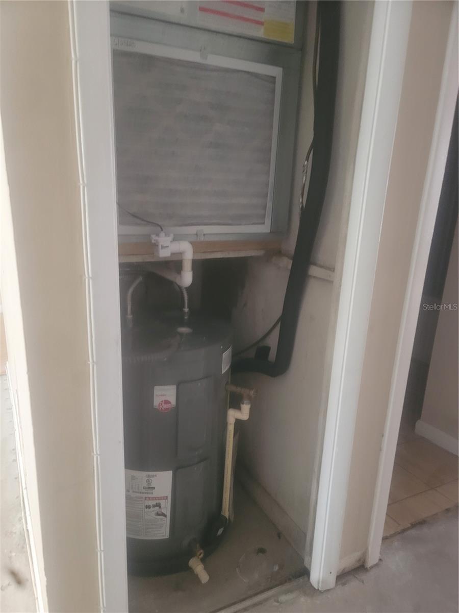 TB8403250