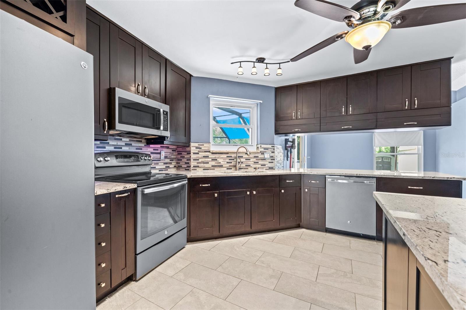 Kitchen with custom cabinetry 17x15