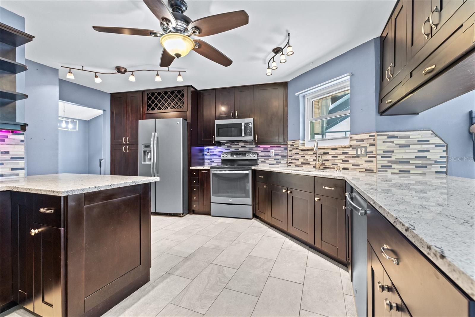 Kitchen with custom cabinetry 17x15