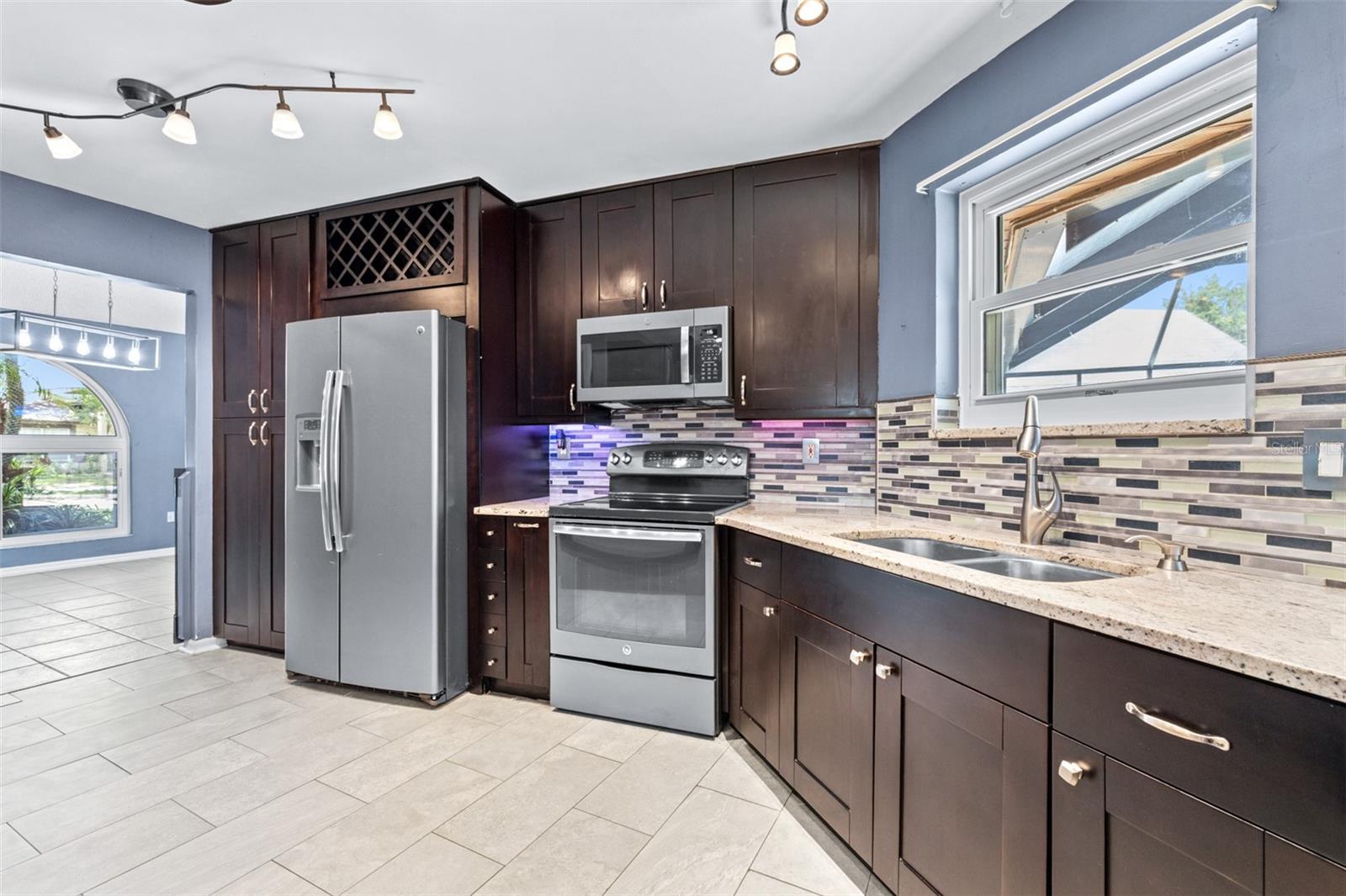 Kitchen with custom cabinetry 17x15