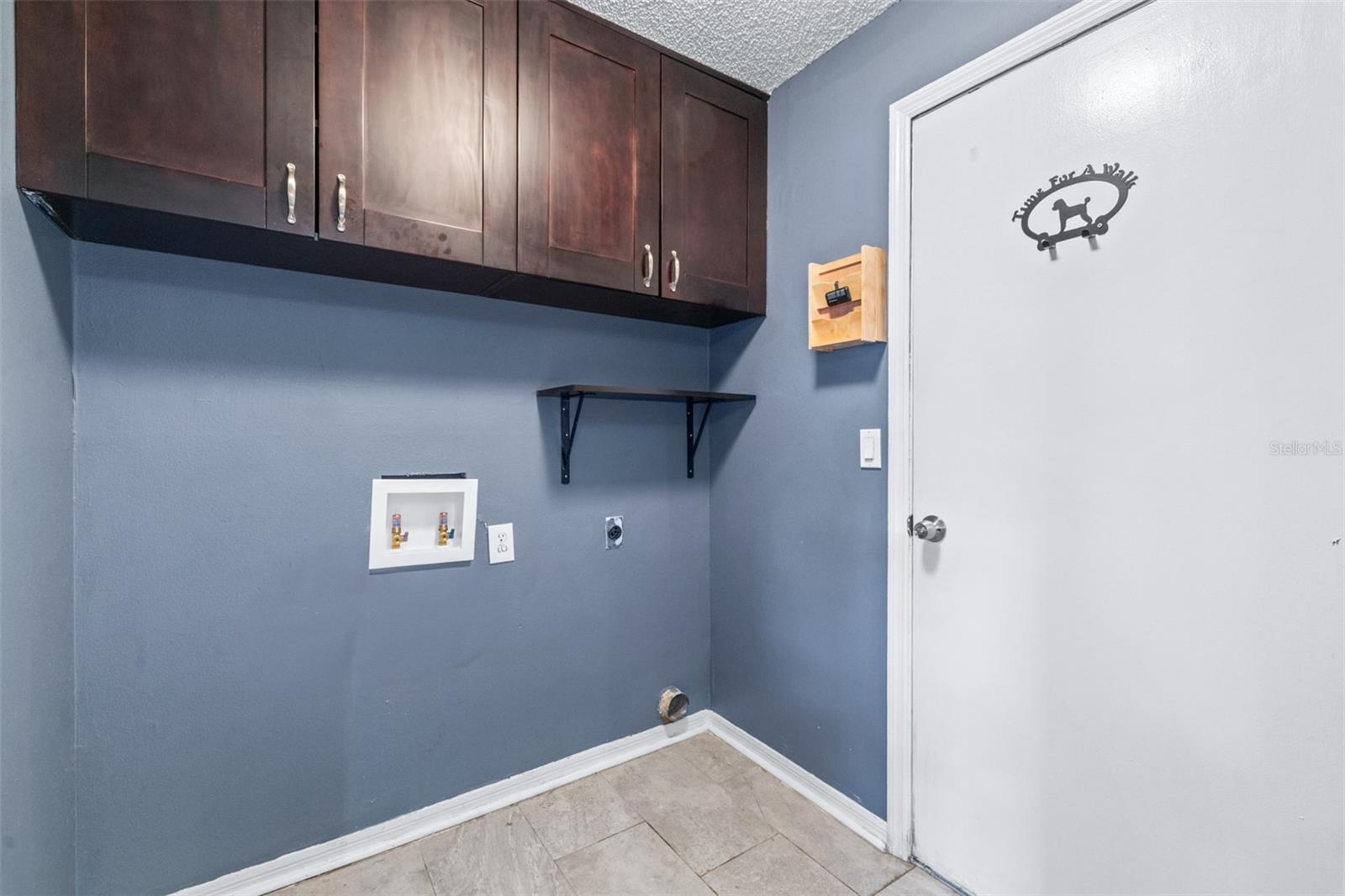 Laundry Room 6x6 – Off of kitchen heading to the garage