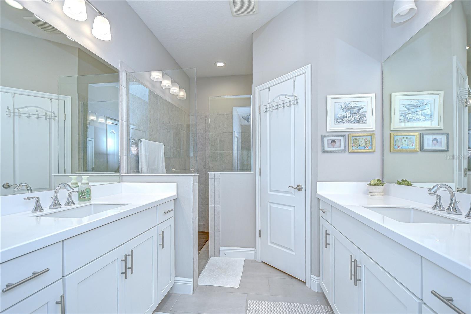 Beautiful en-suite with walk-in shower!