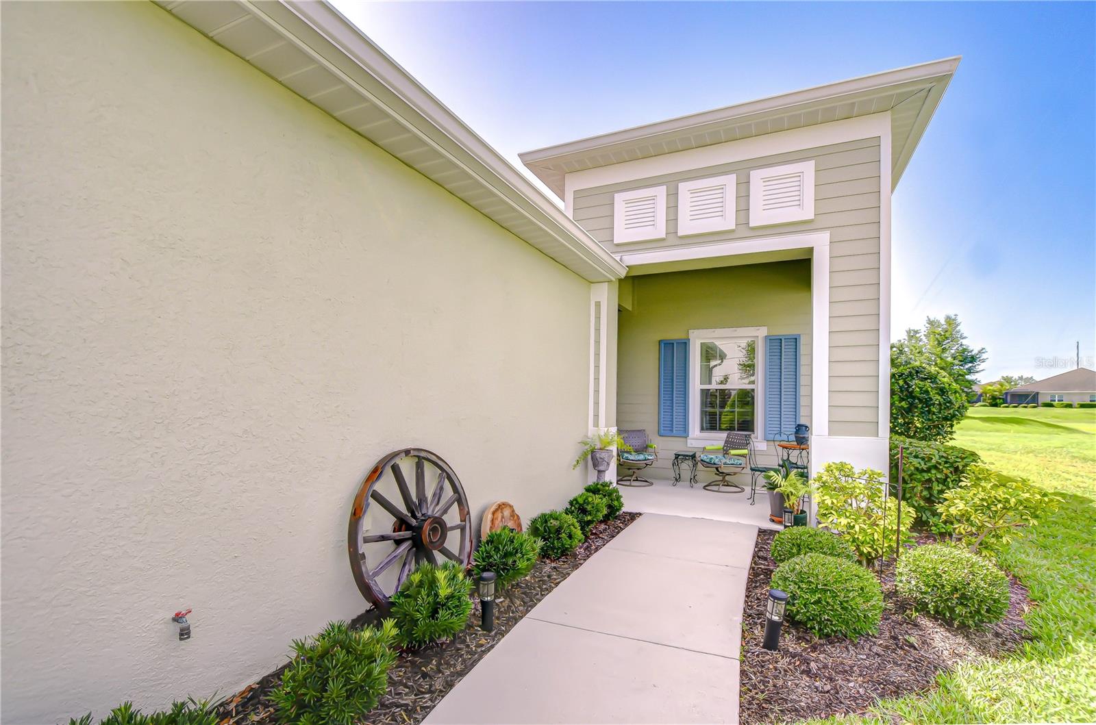 Welcoming front porch!