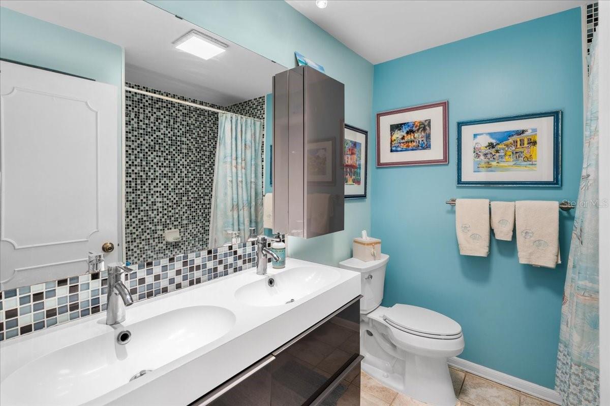 Main bath room