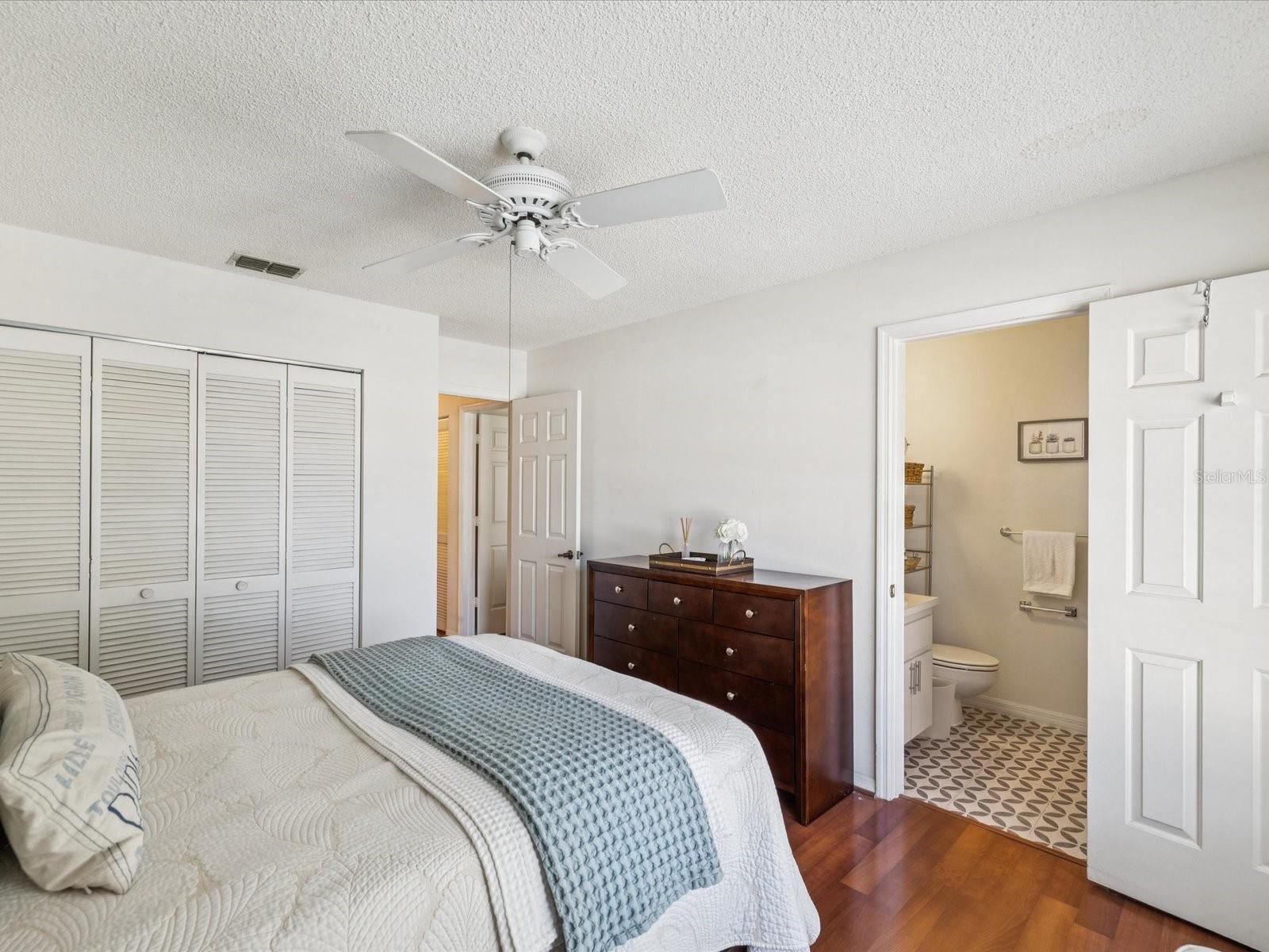 Primary w/En-suite