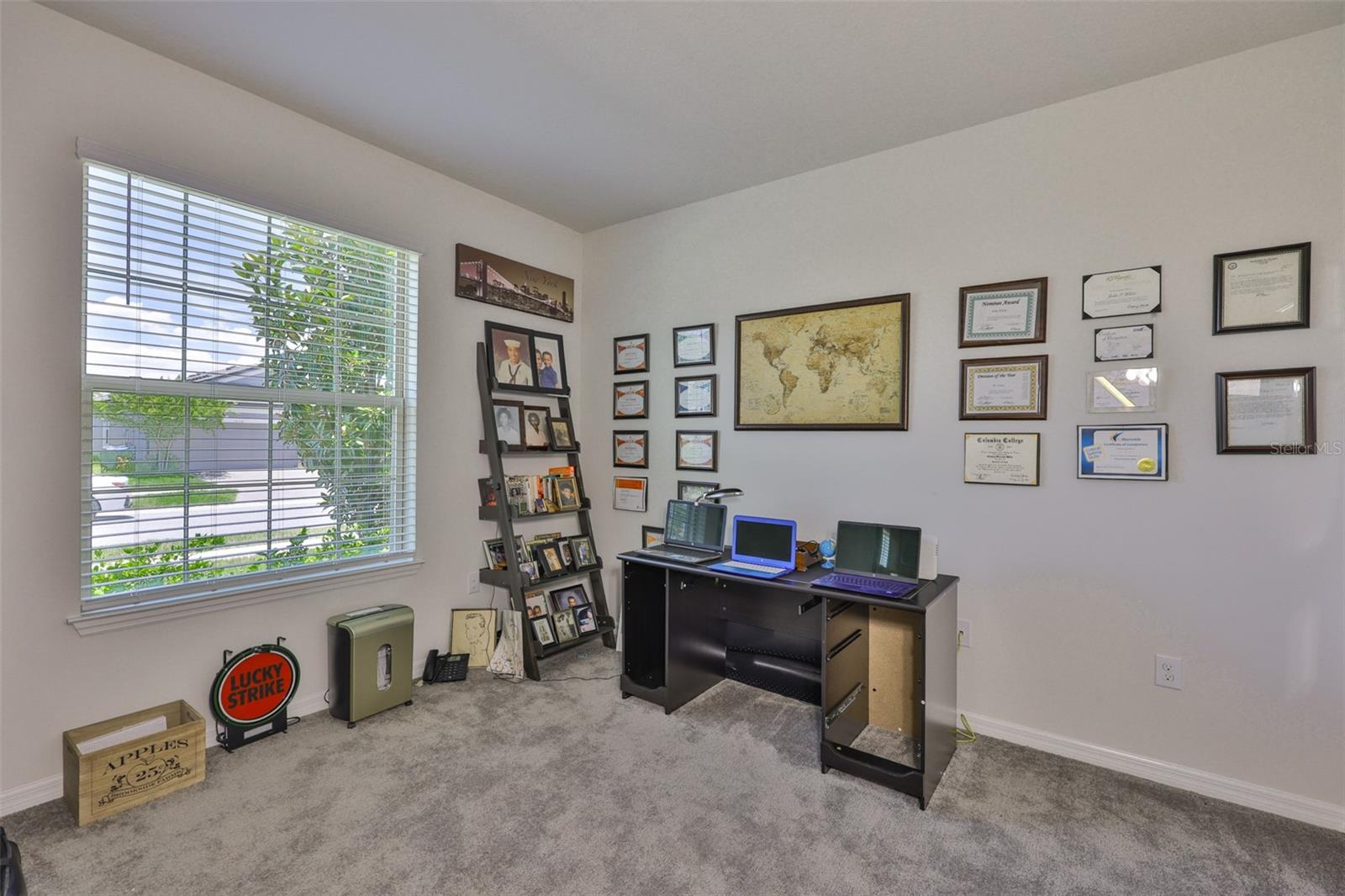 OFFICE WITH FRONT WINDOW,