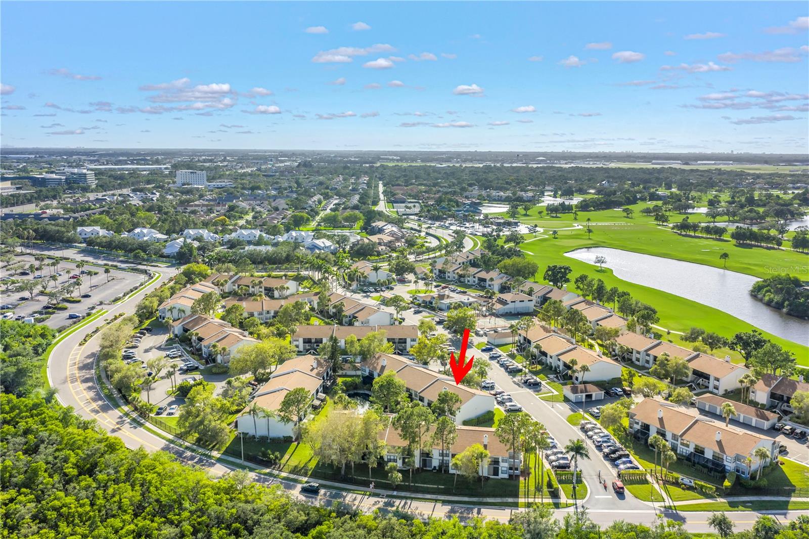 Feather Sound community with the Feather Sound Golf and Country Club is the pinnacle of the Florida lifestyle.