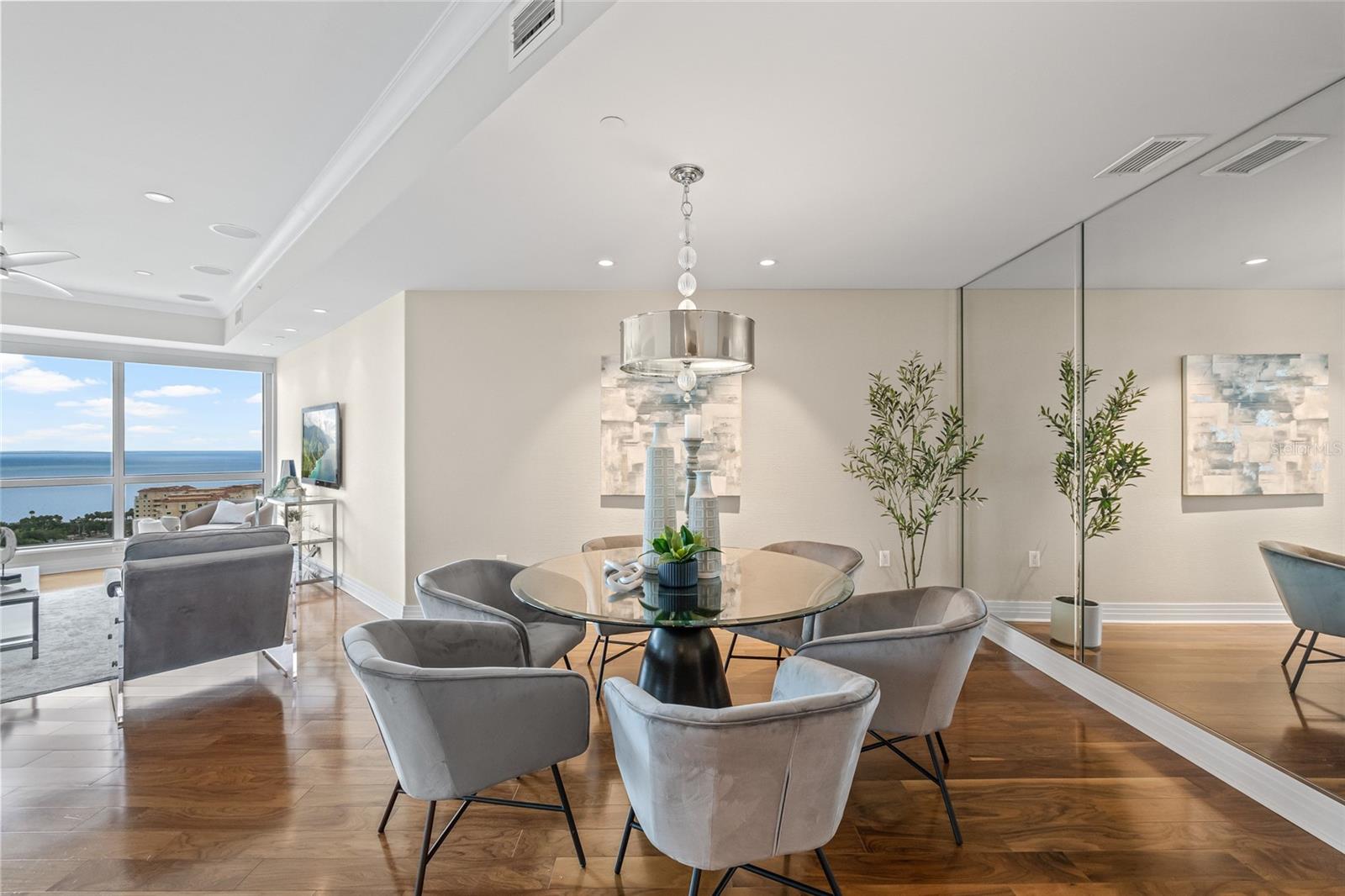 Dining room.