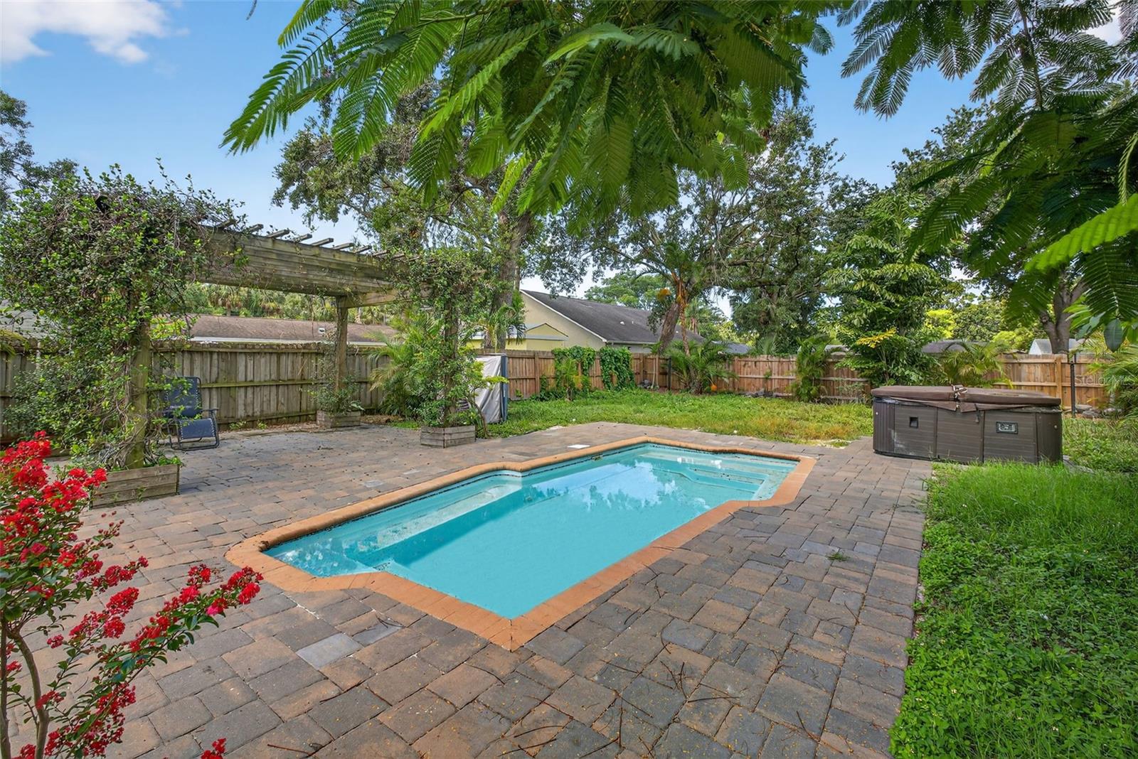 Exterior - Pool