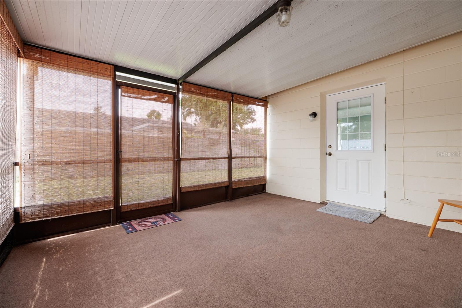 Outdoor Patio w/Screen and Shades