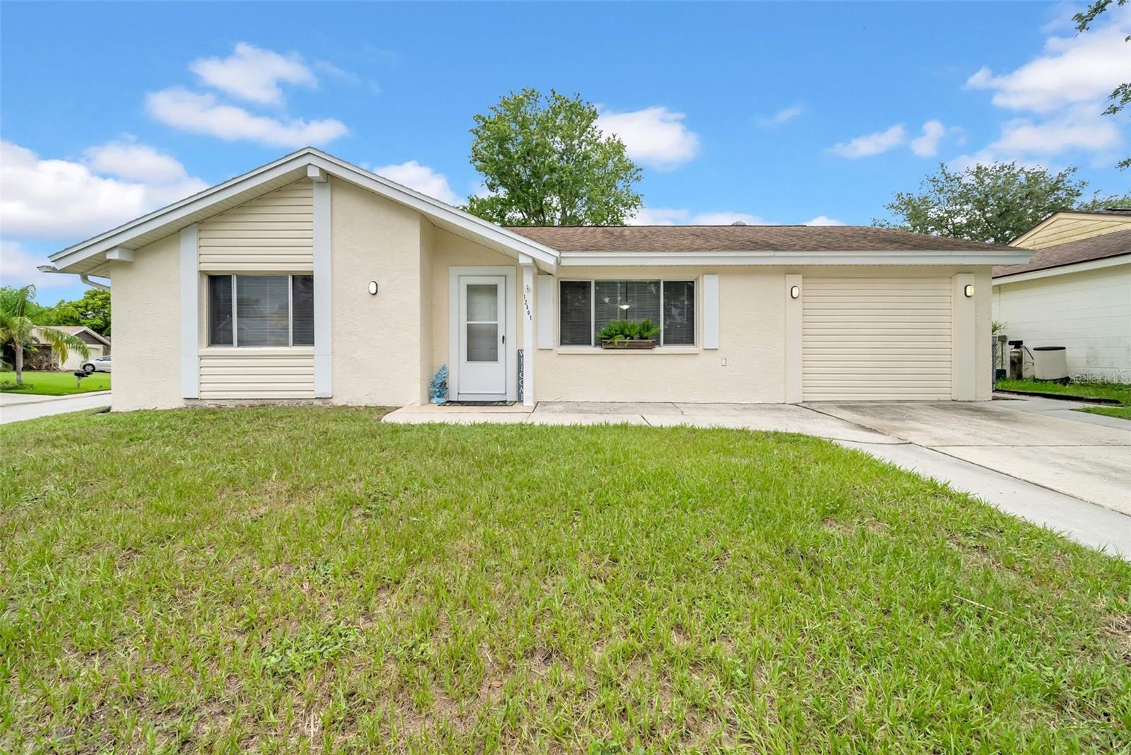 Home sweet home!! Plenty of yard space and parking!