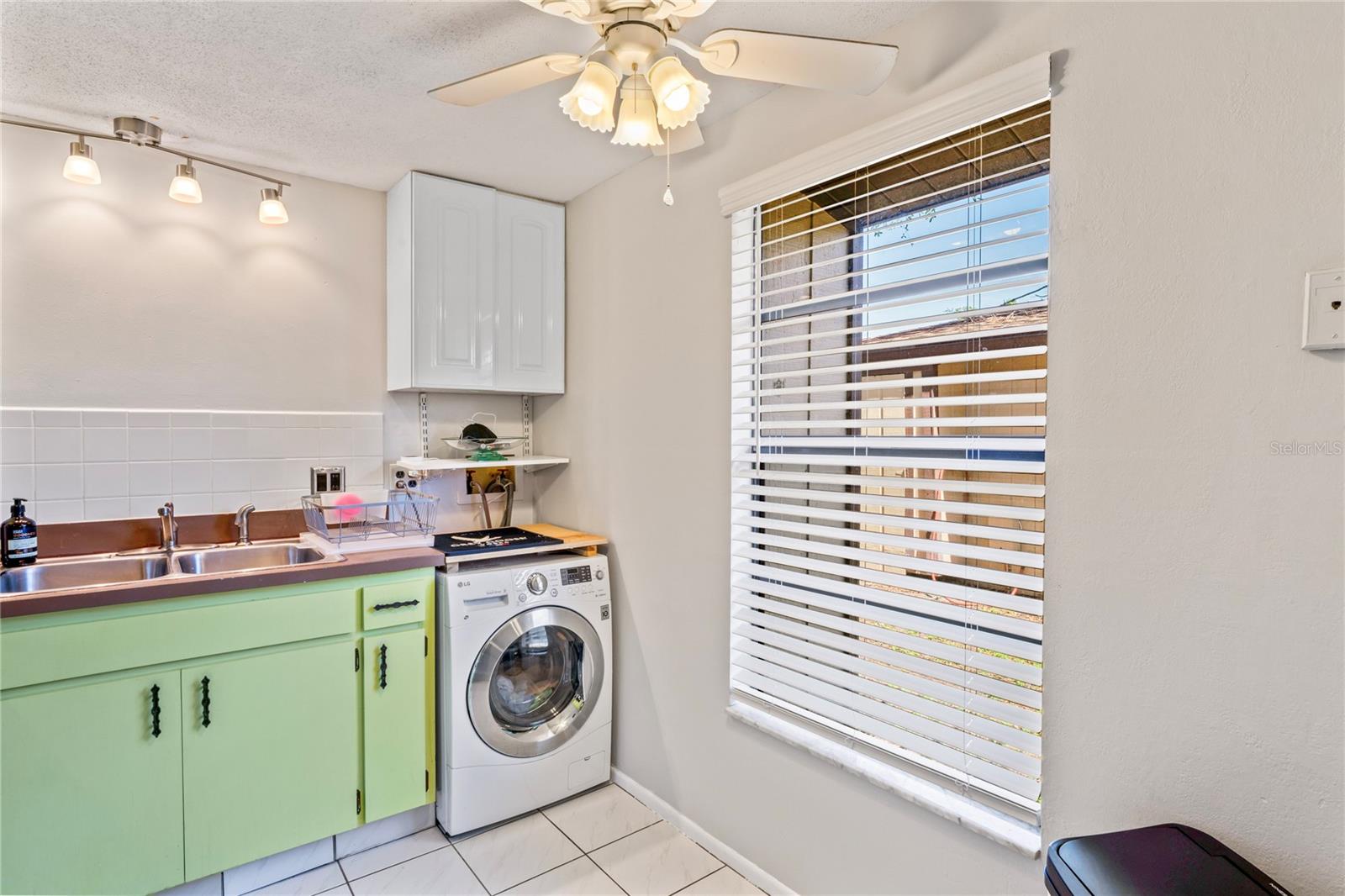 WASHER-DRYER COMBO