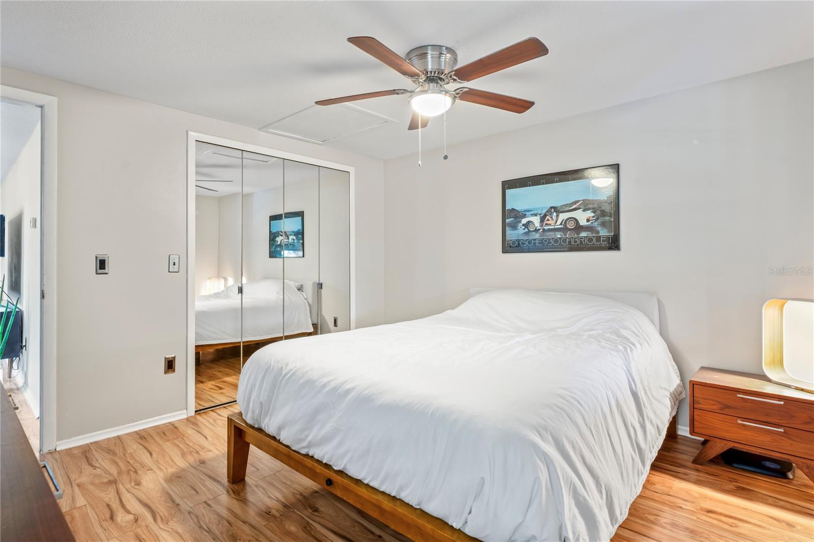 LARGE BEDROOM