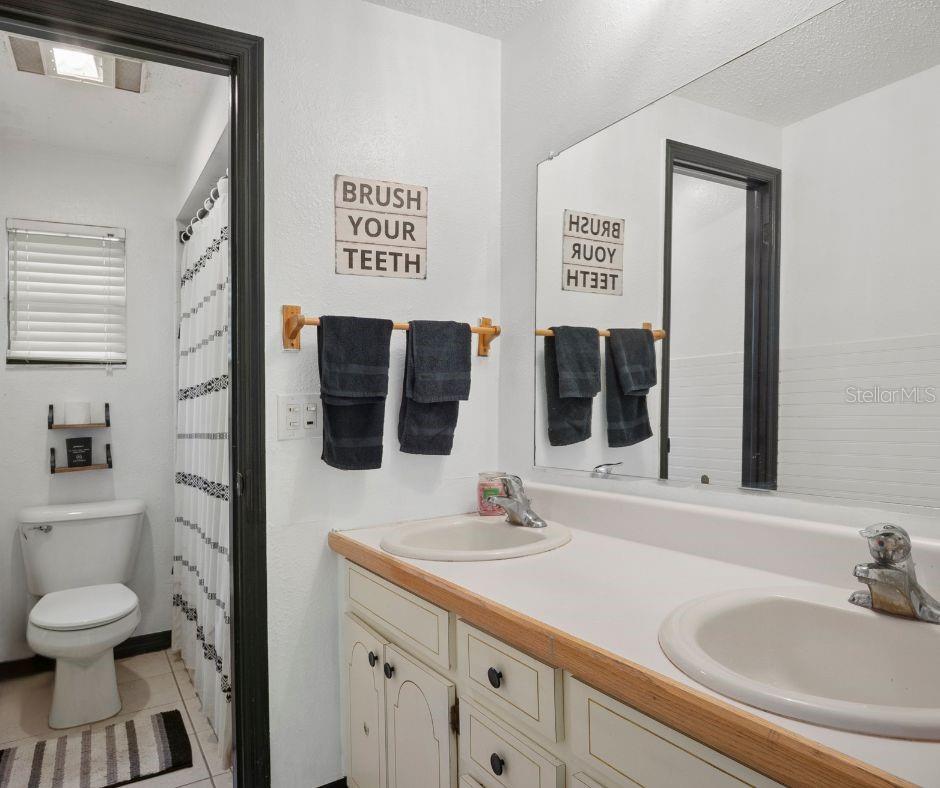 Full bathroom, number two