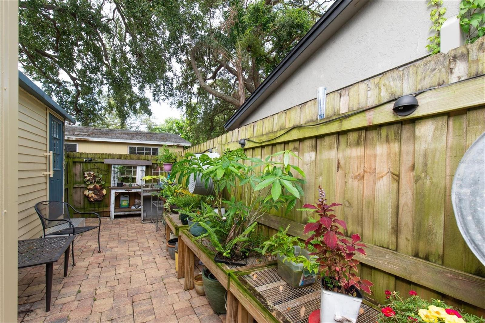 Plenty of space for your potted garden!!