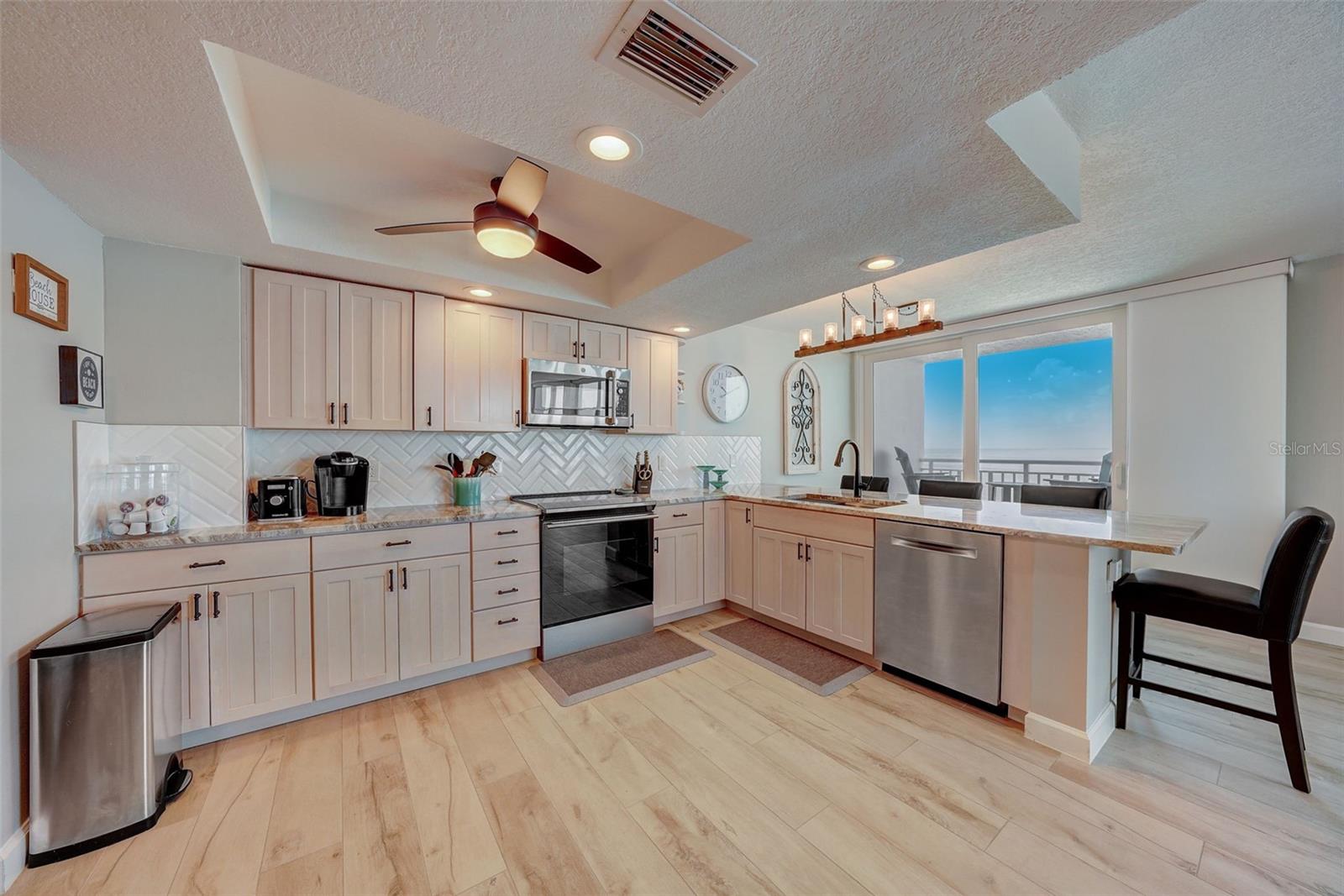 Kitchen prior to new cabinet colors
