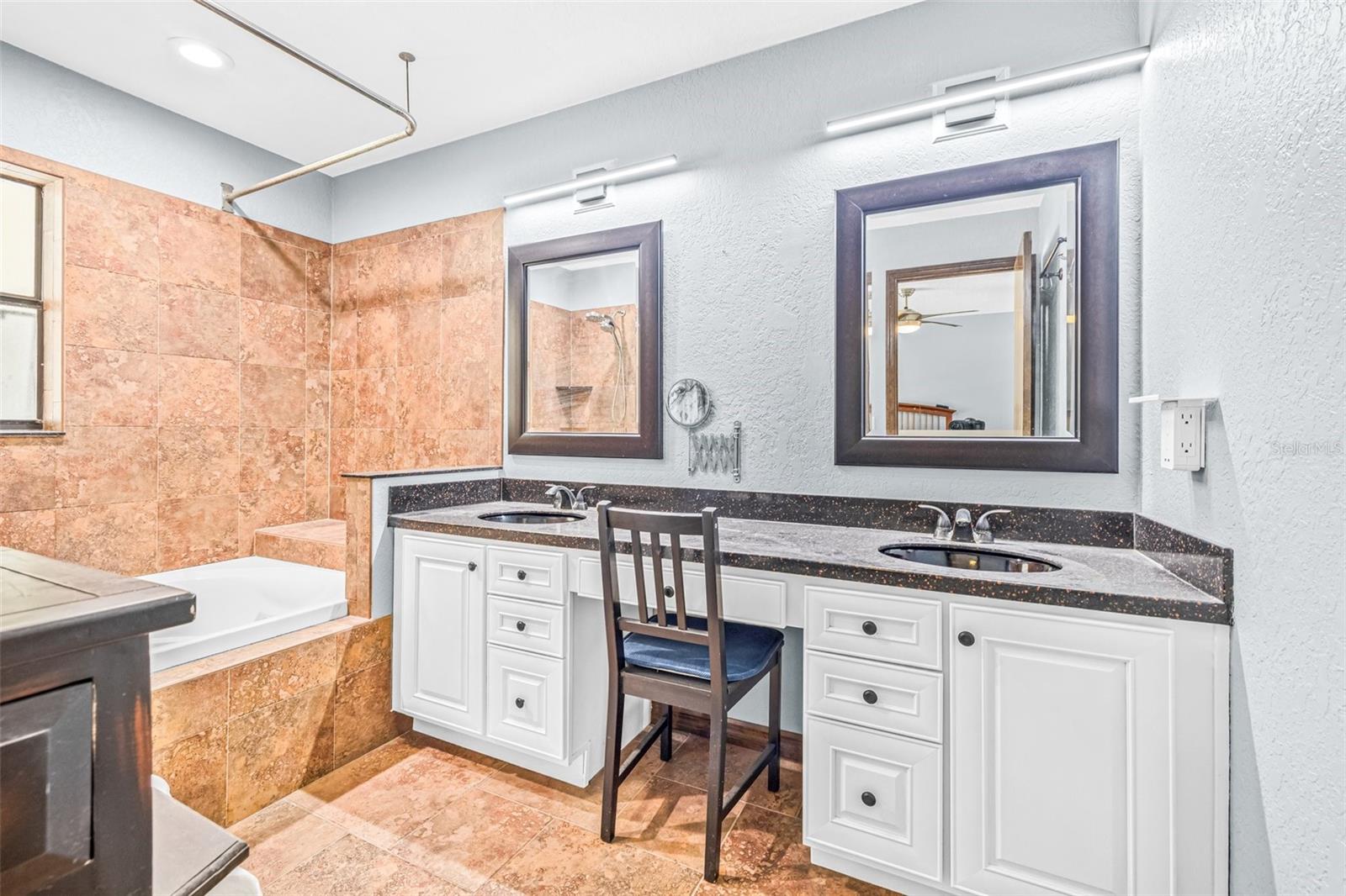 Primary en suite bathroom