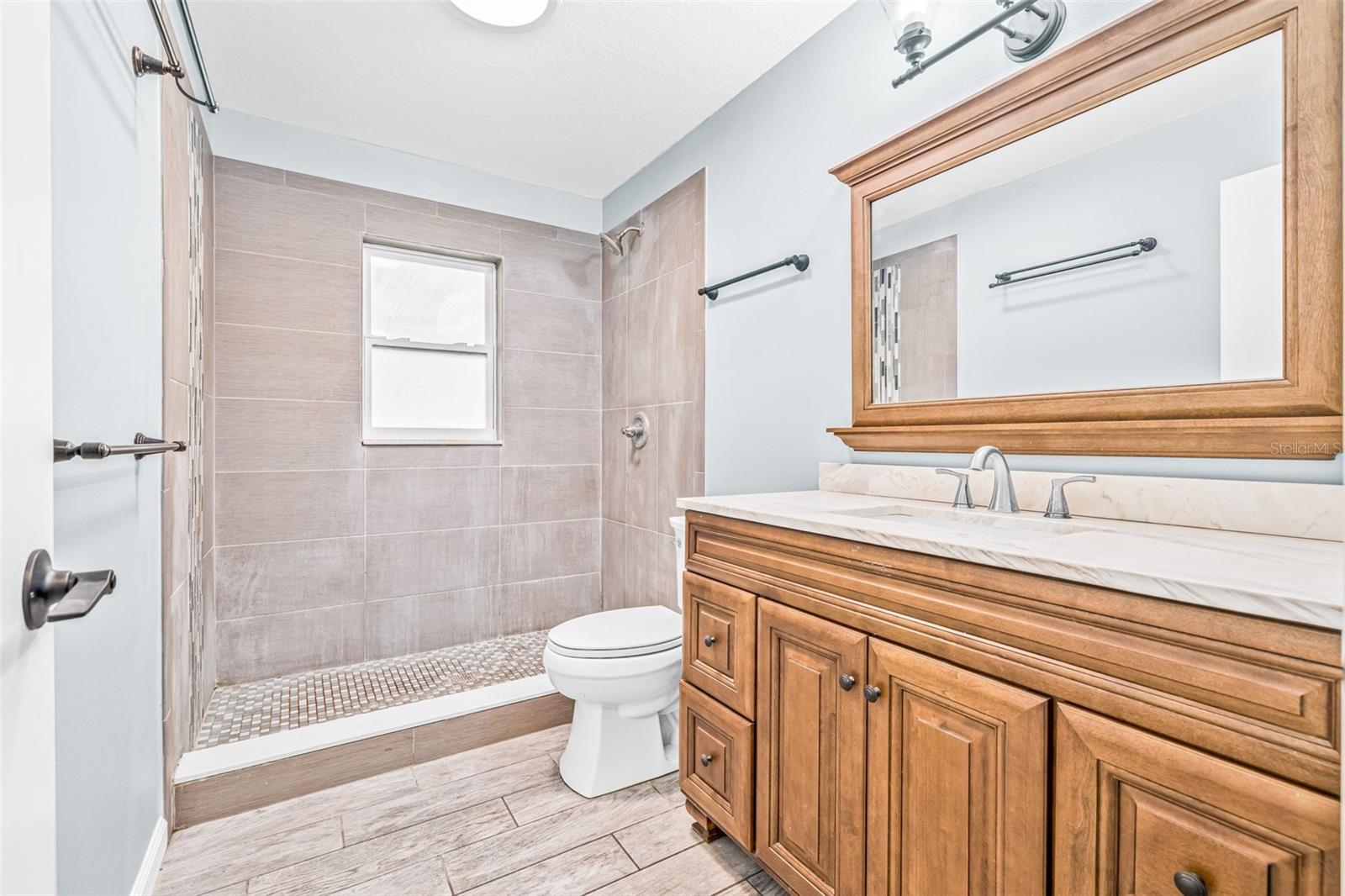 2nd hall way bath shared by 2 other bedrooms