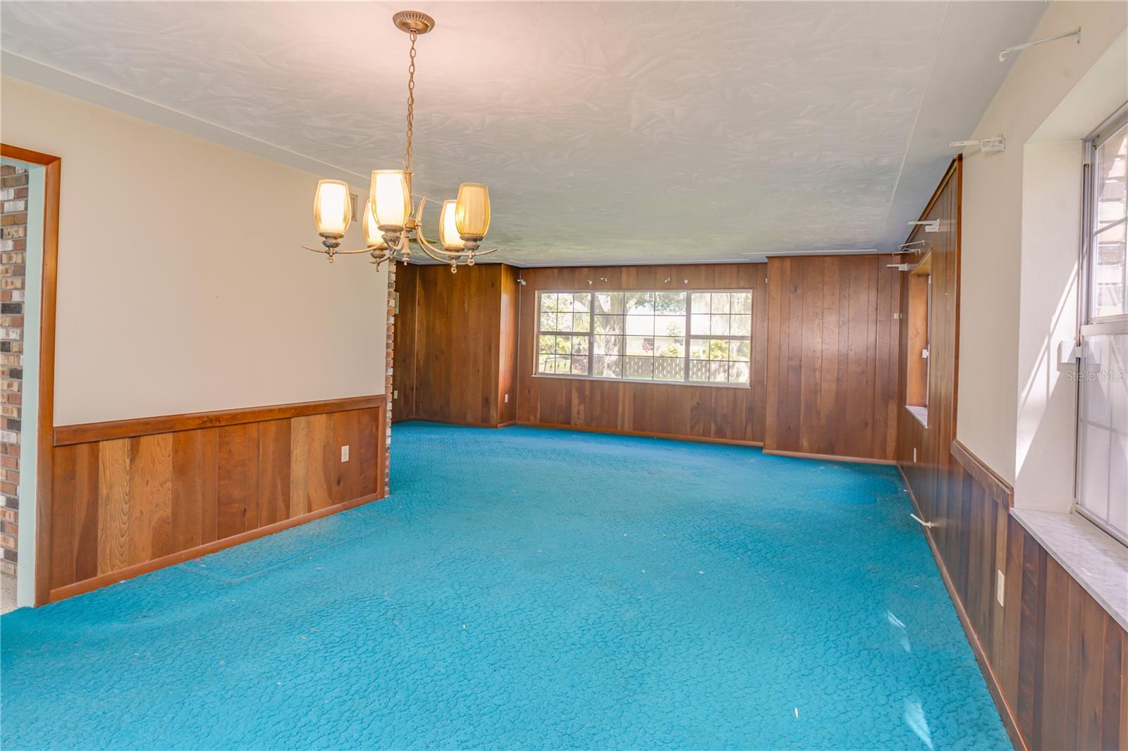 Living room/dining room