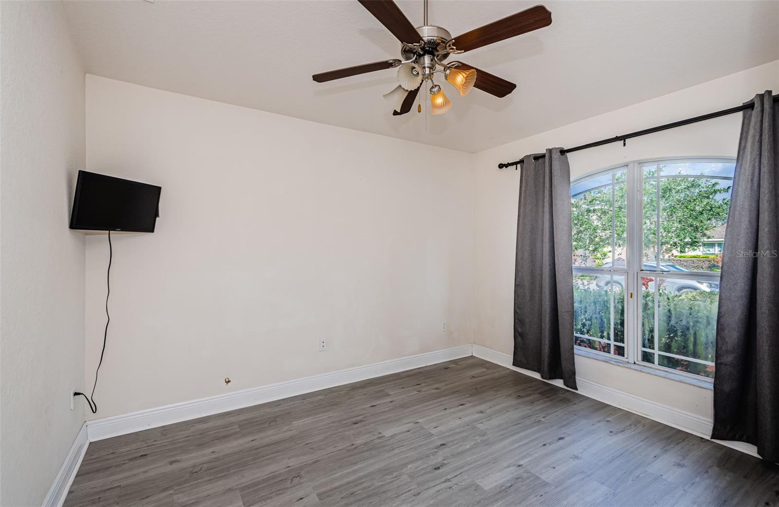 Front Bedroom/office