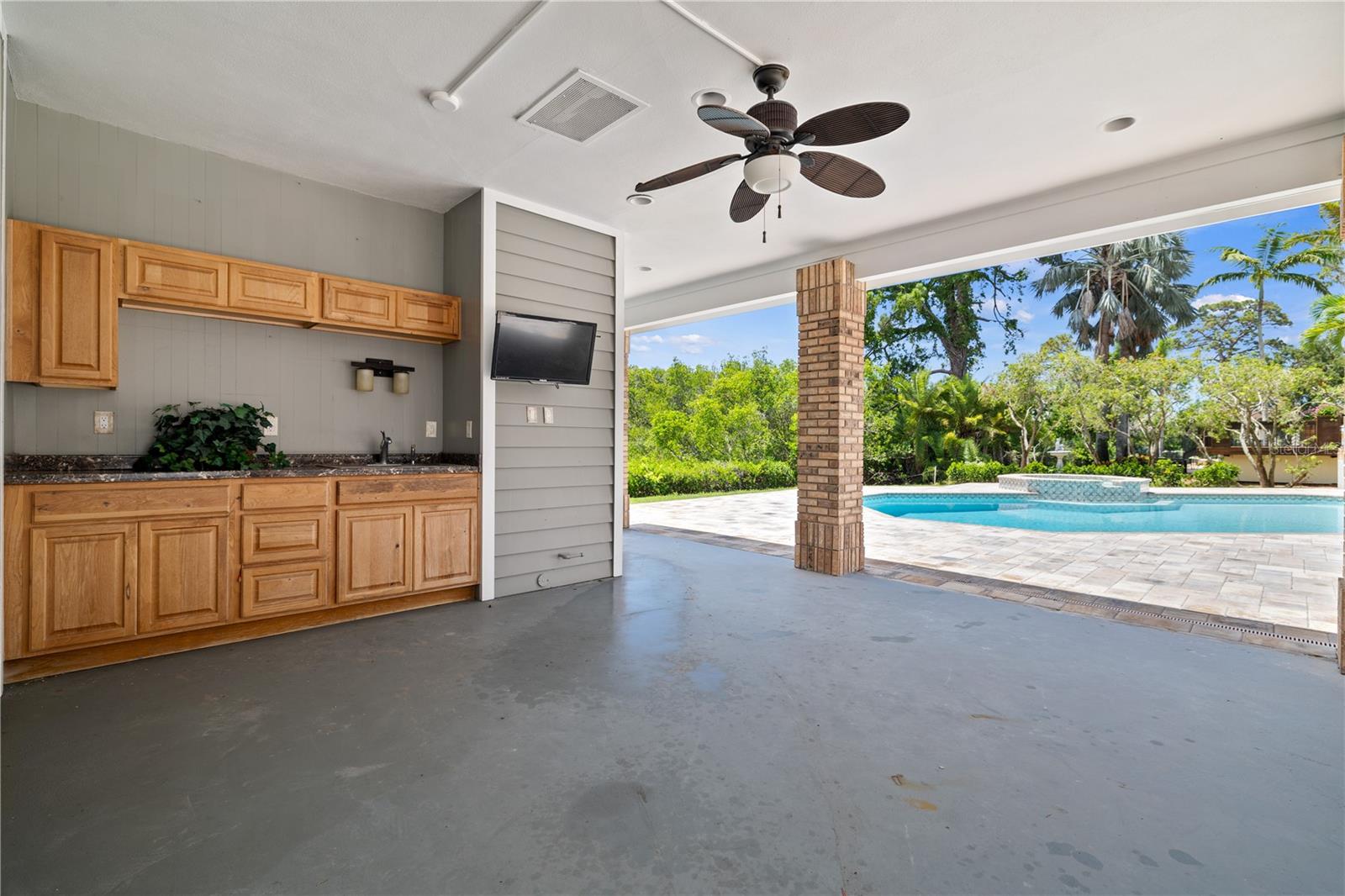 Outdoor Kitchen