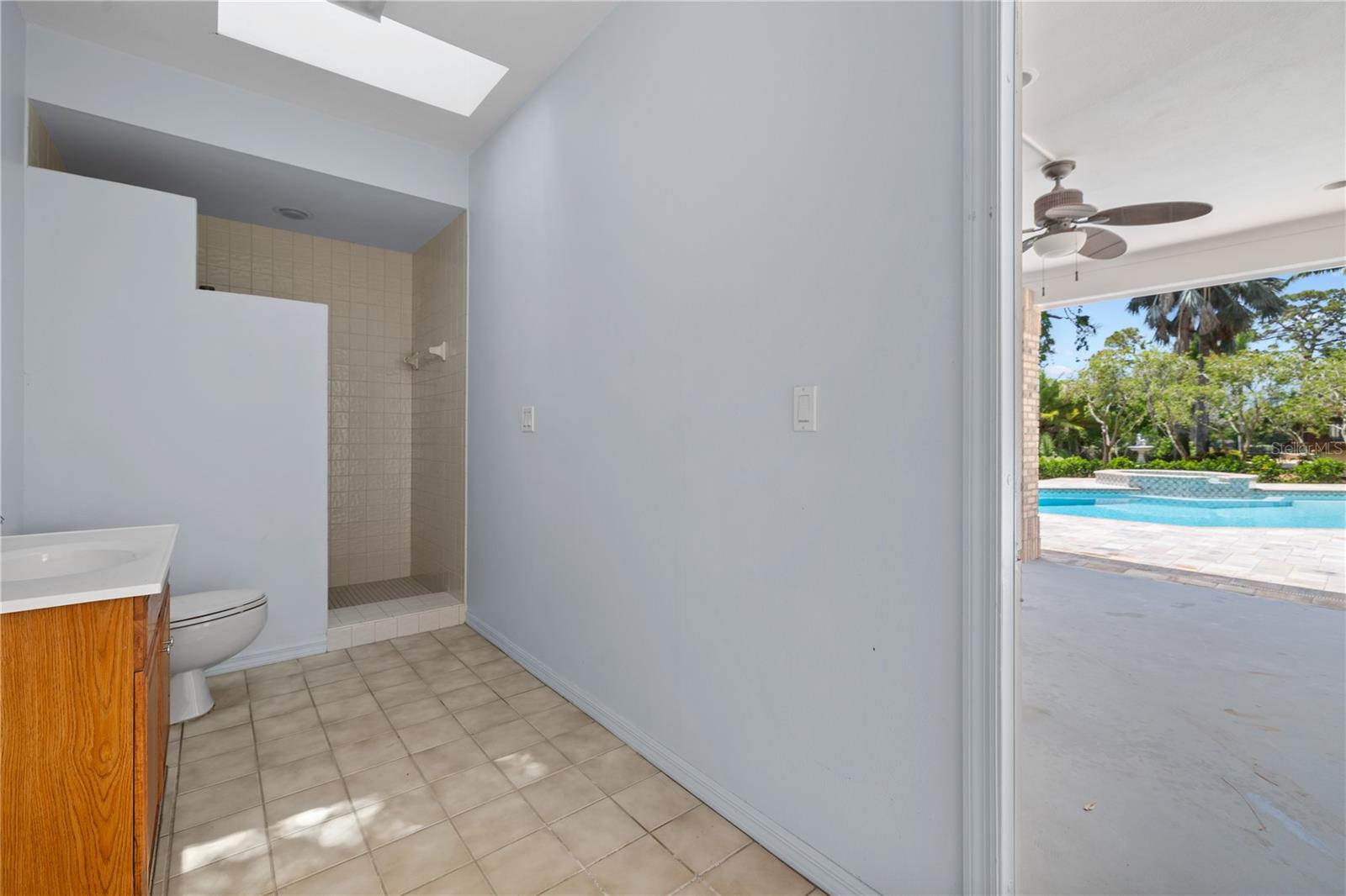 Outdoor pool bath