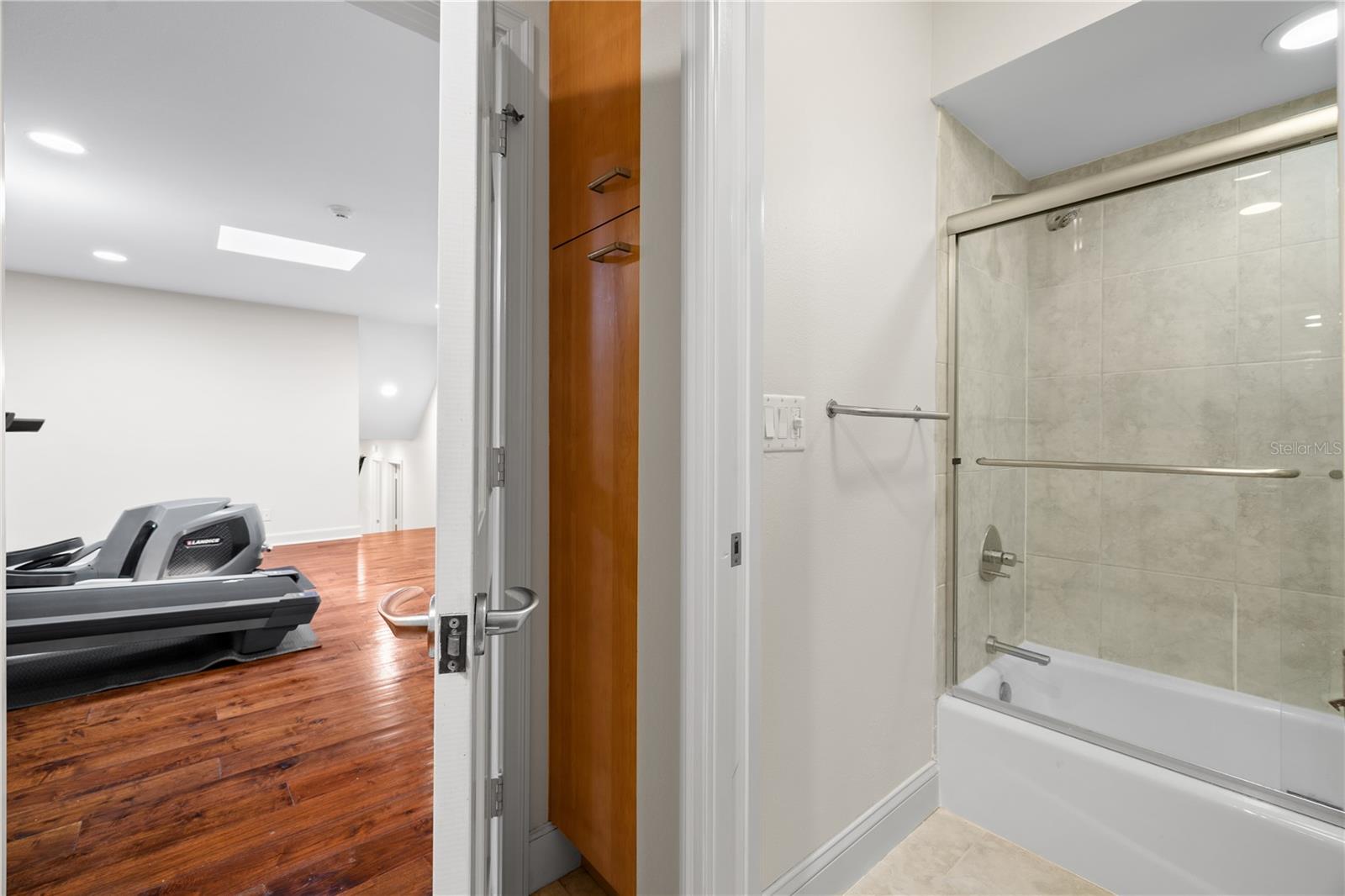 Upstairs full bath/guest