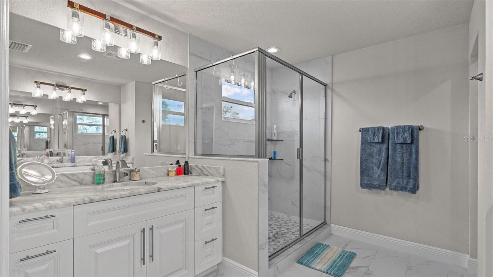 Primary en-suite
