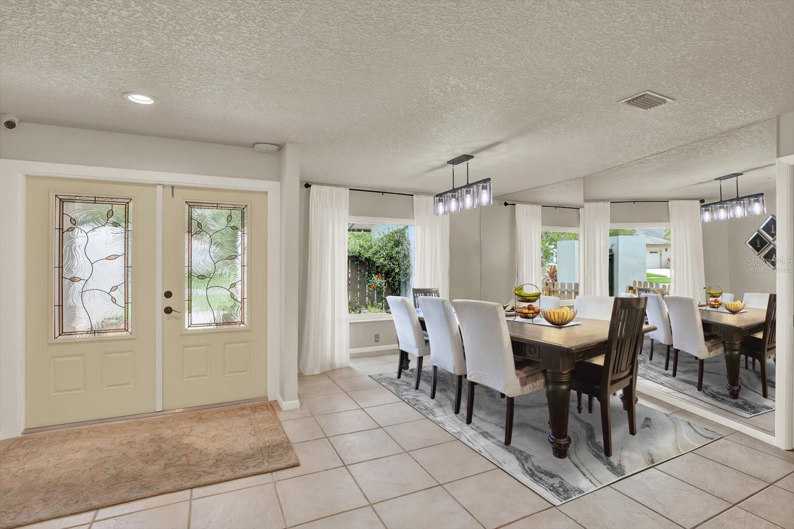 Virtually Staged / Dining Room