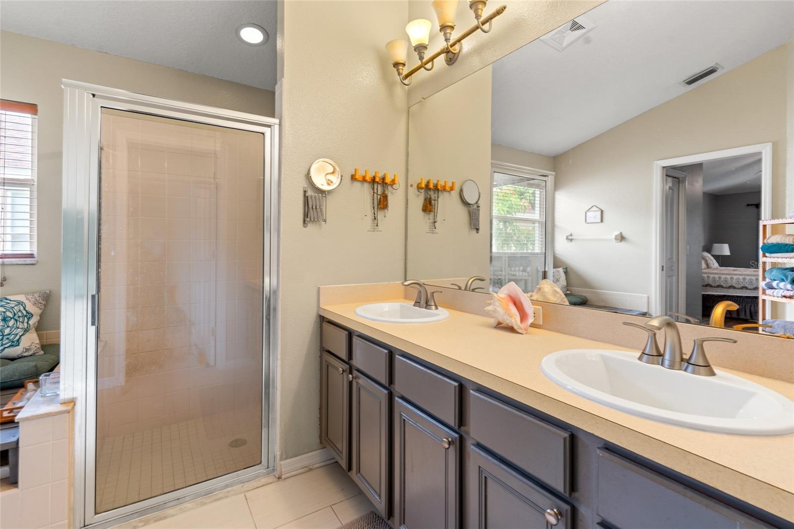 Dual sink and large countertop space