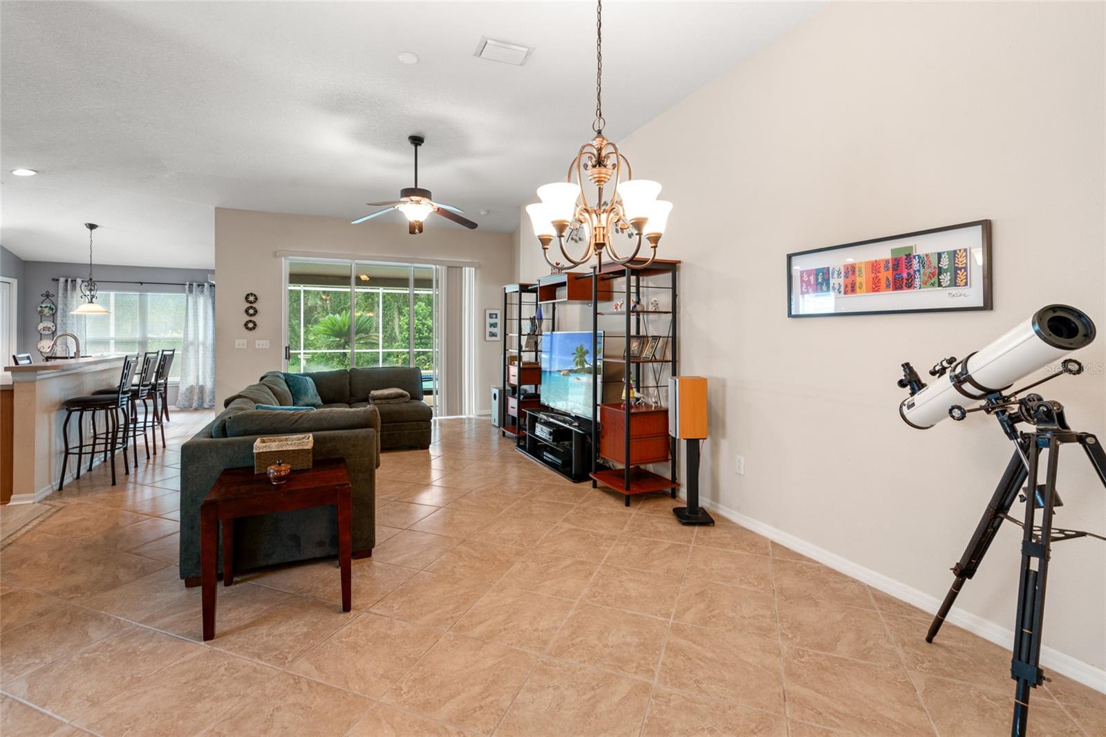 Large GREAT room w/ nice dining area