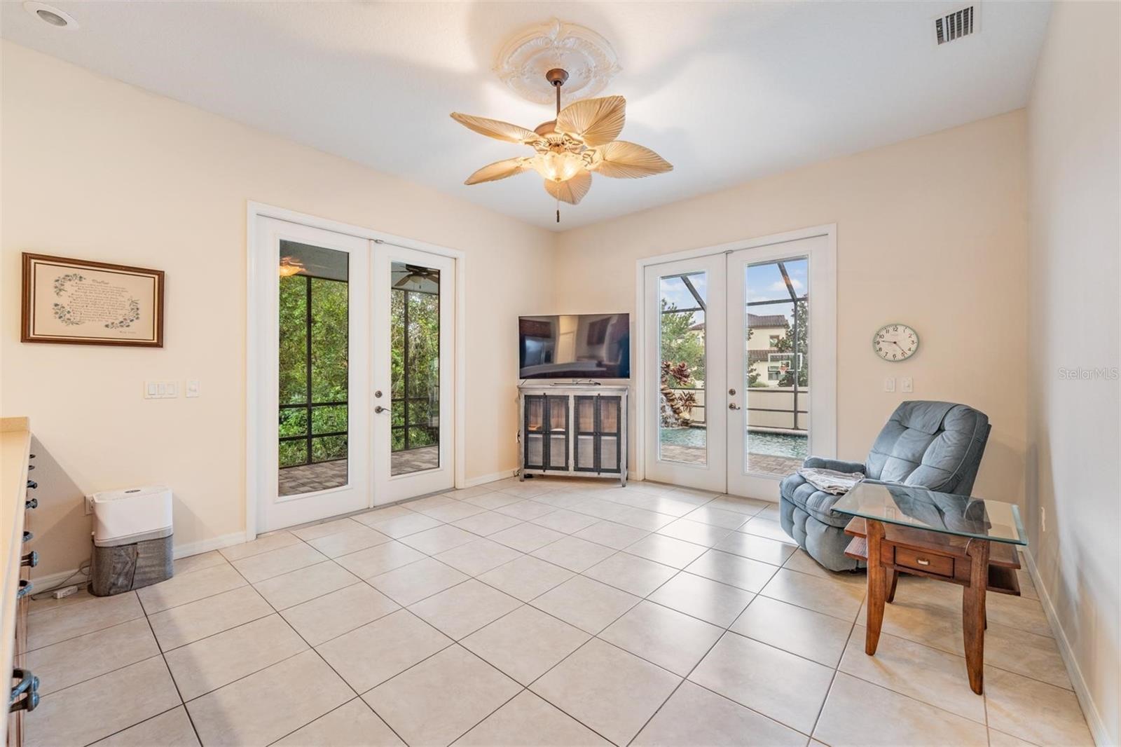 family room off kitchen
