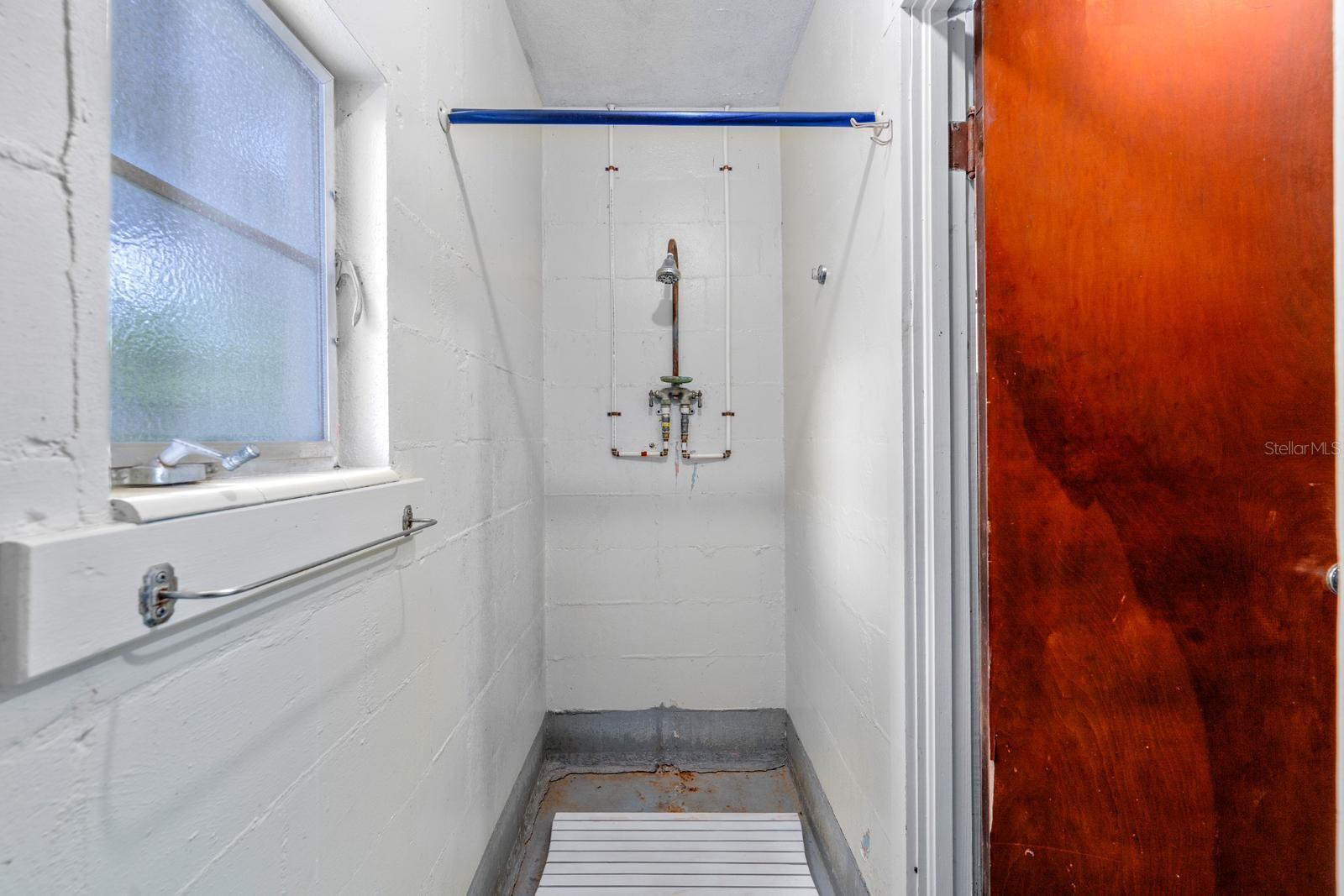 Additional full bathroom in the garage!