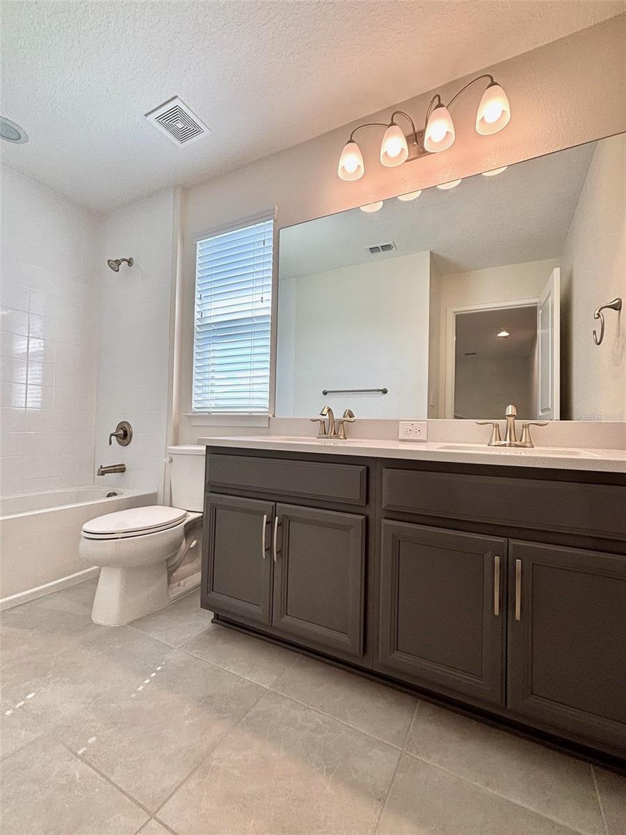 Bathroom 3 (upstairs)